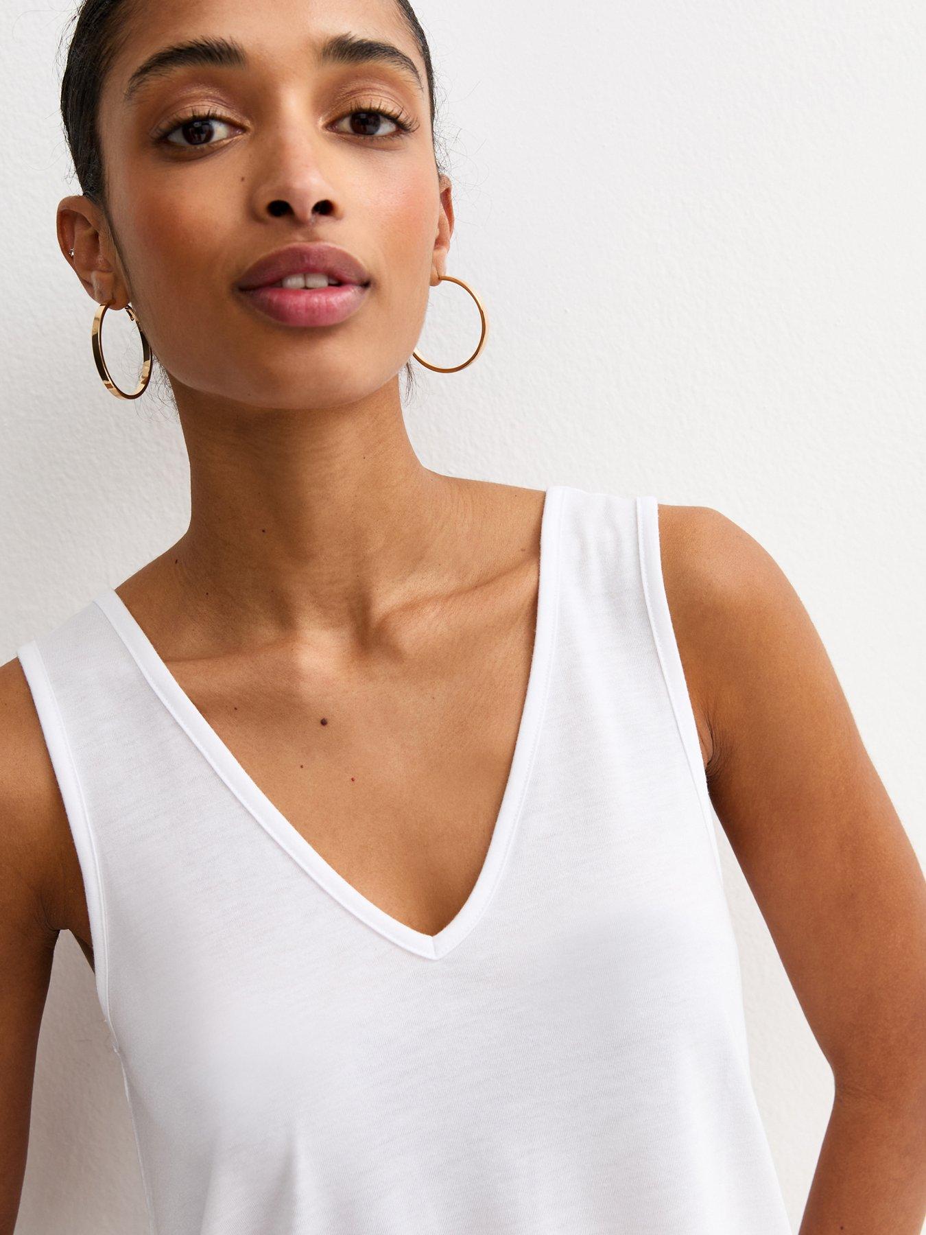 Image 4 of 5 of New Look White Relaxed V Neck Tank Top