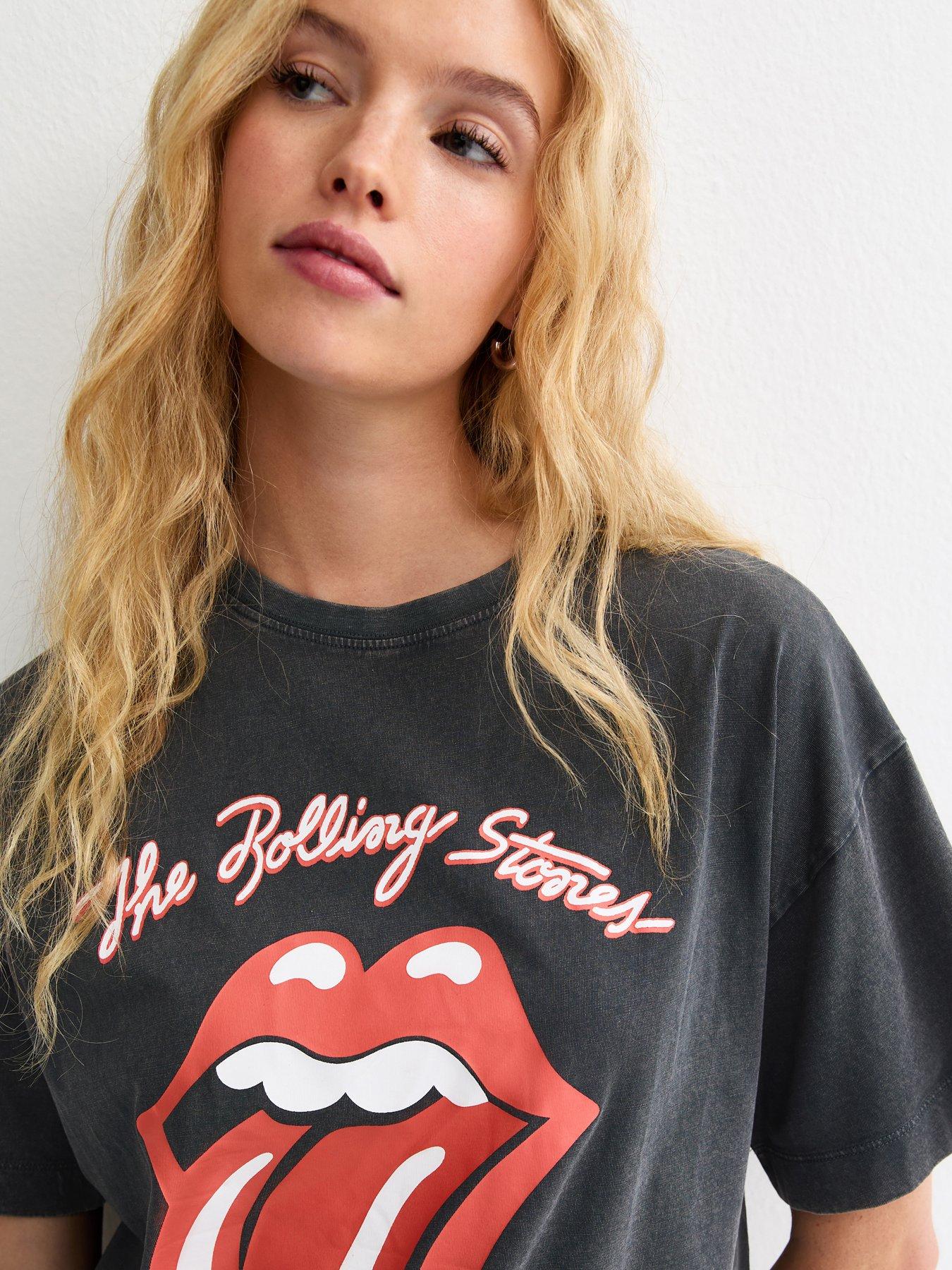 new-look-rolling-stones-lips-print-oversized-t-shirt-dark-greyoutfit