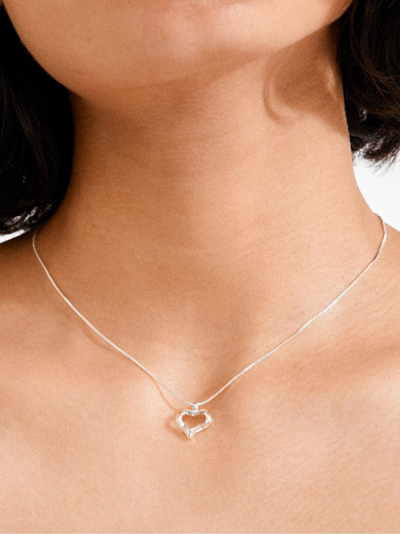 pilgrim-iris-necklace-silver-platedoutfit