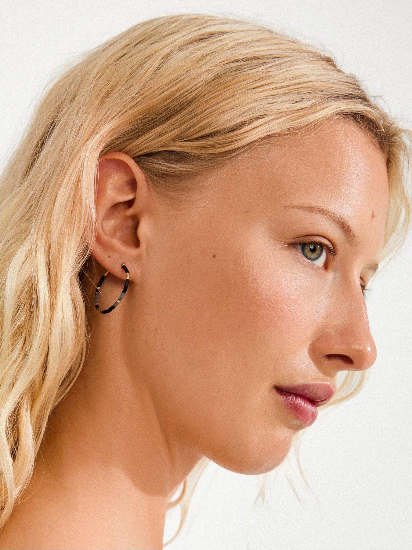 pilgrim-alison-earrings-black-gold-platedstillFront