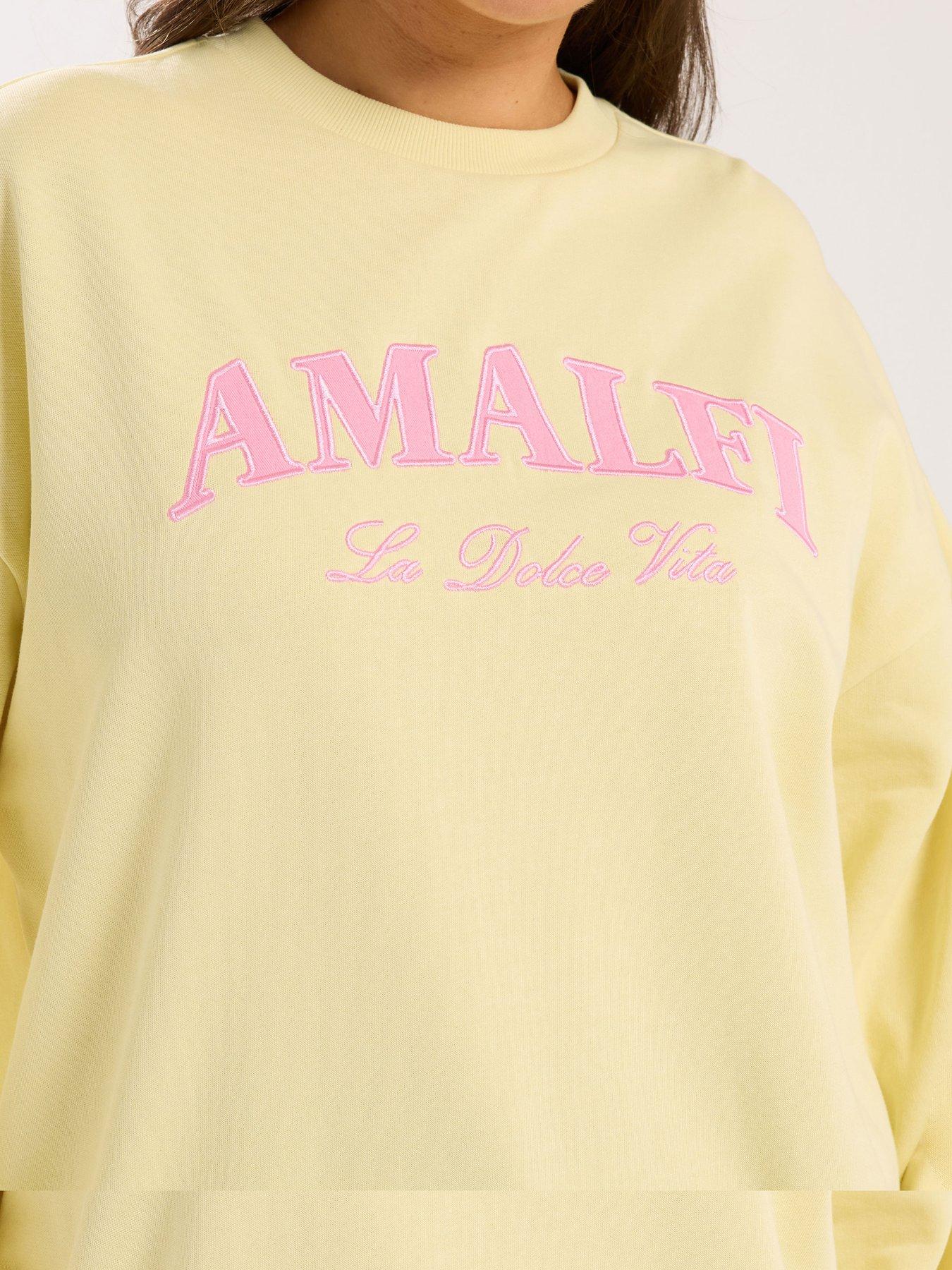 yours-curve-amalfi-applique-sweatshirtoutfit