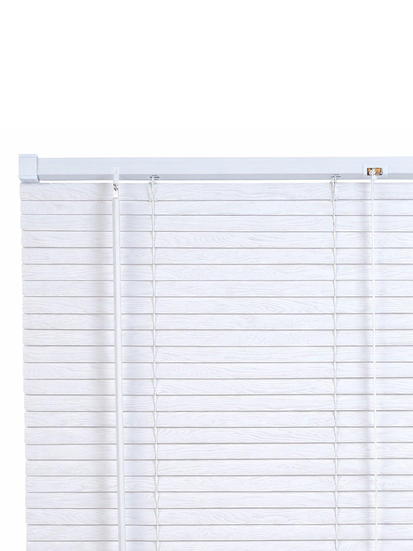 the-very-collection-venetian-blind-90x160-textured-wood-effect-pvc