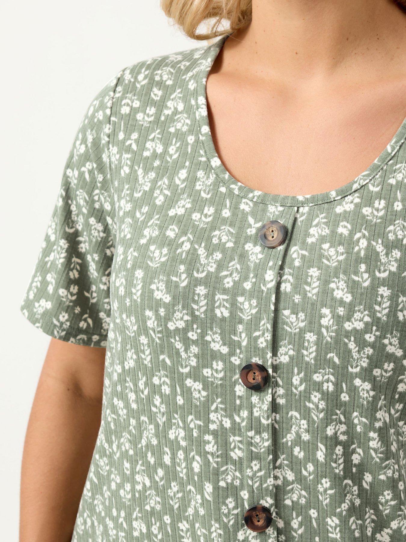 yours-curve-rib-swing-button-front-t-shirtoutfit