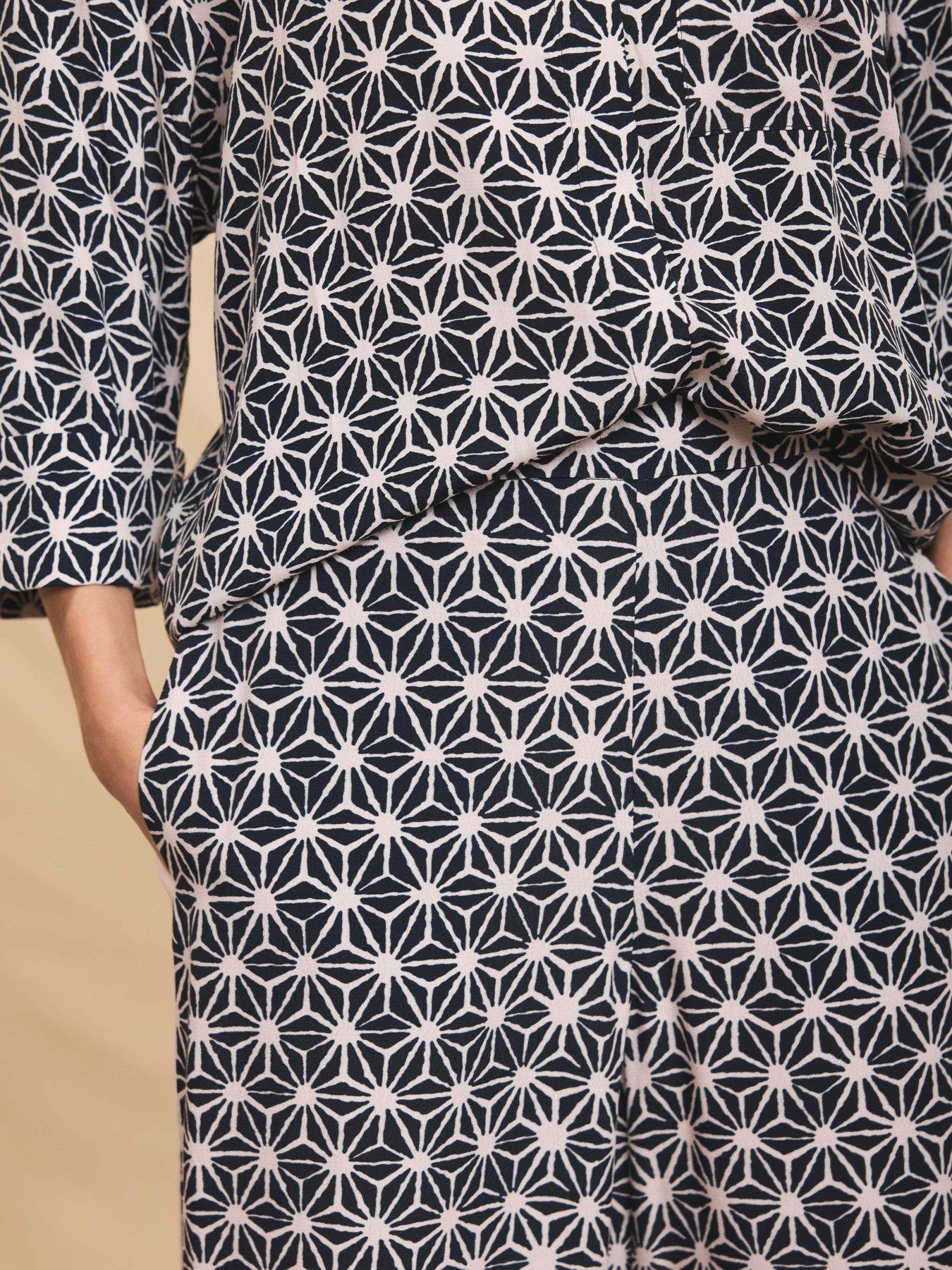 mint-velvet-navy-geo-print-wide-trouser-blueoutfit