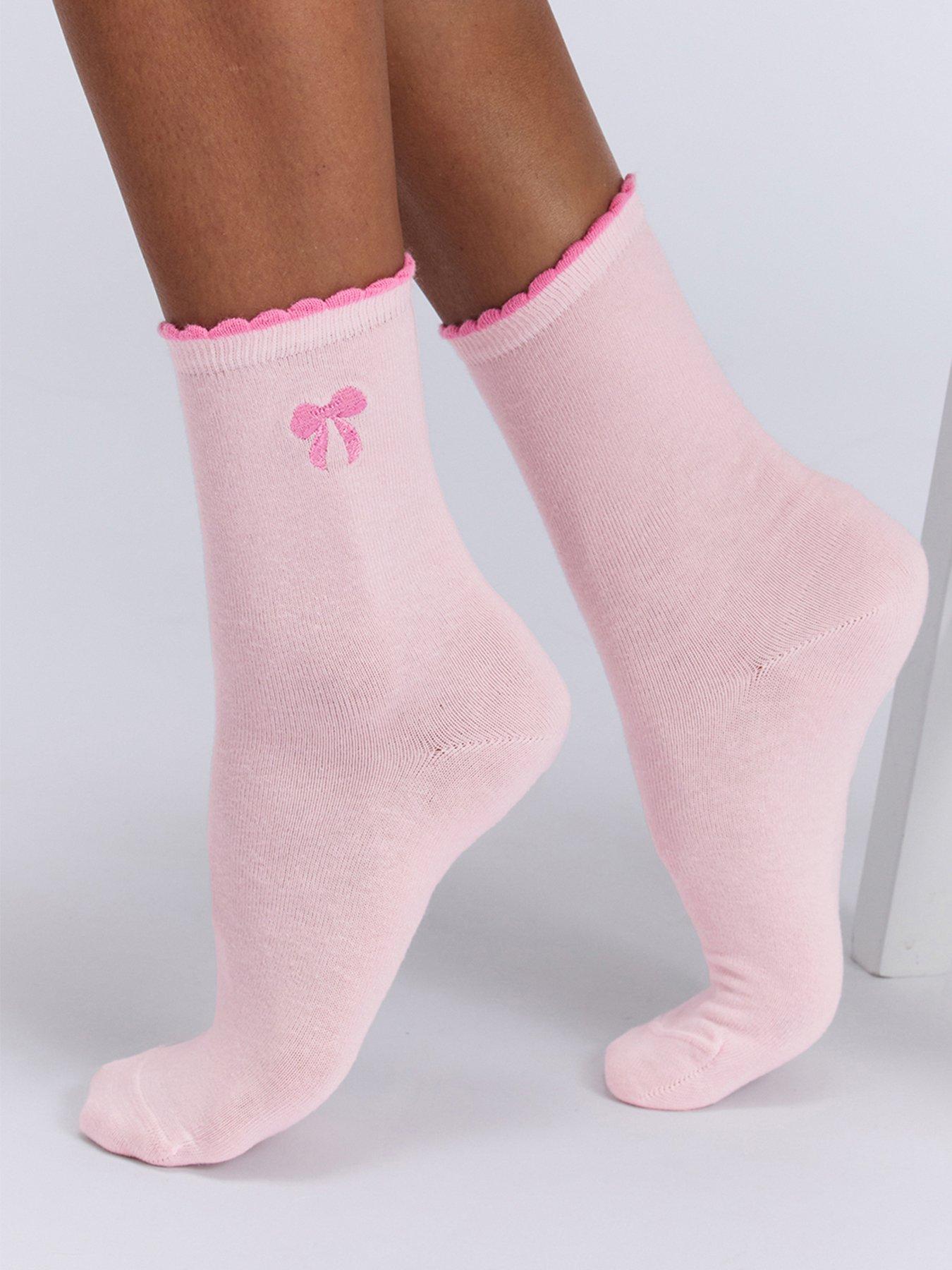 boux-avenue-cherry-valentines-socks-gift-box-4-pack-red-mixoutfit