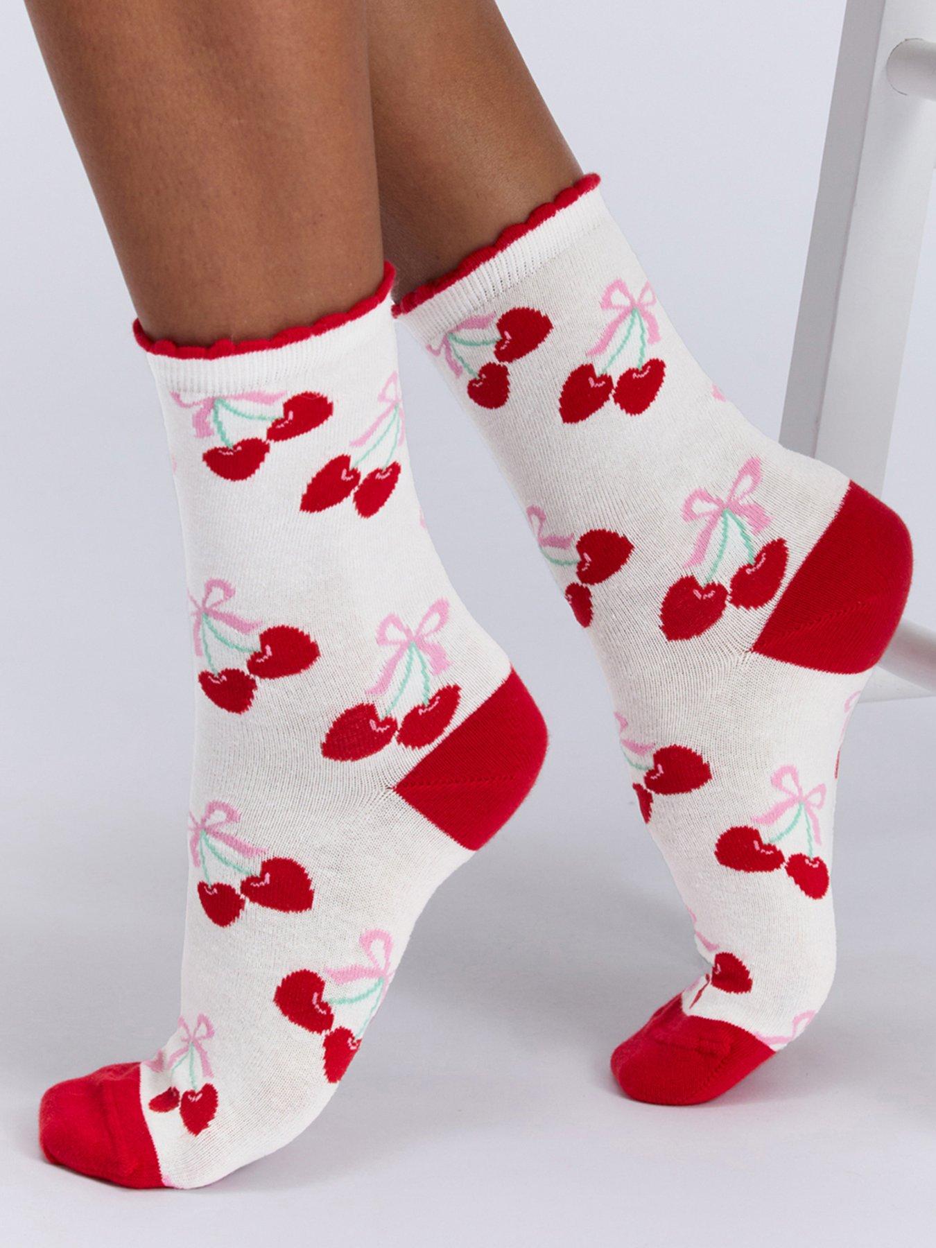 boux-avenue-cherry-valentines-socks-gift-box-4-pack-red-mixdetail