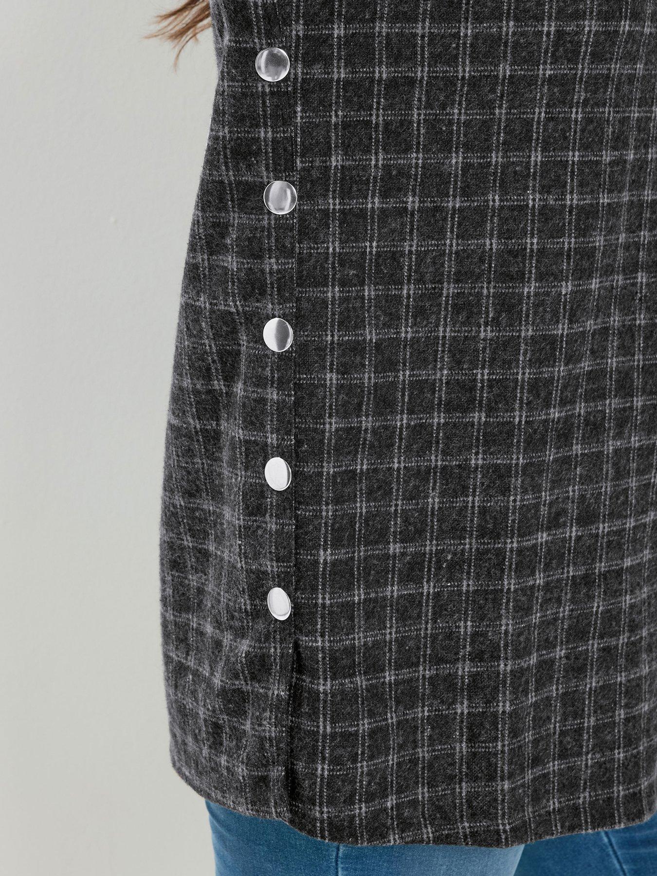 Image 4 of 5 of Yours Curve Side Button Check Top