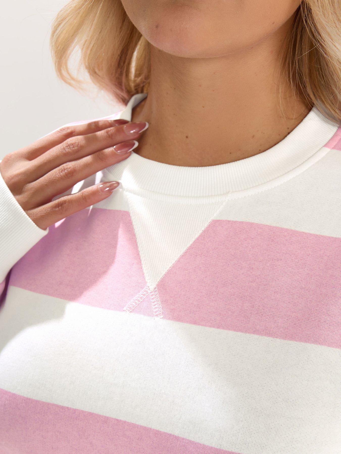 yours-curve-stripe-sweatshirtoutfit