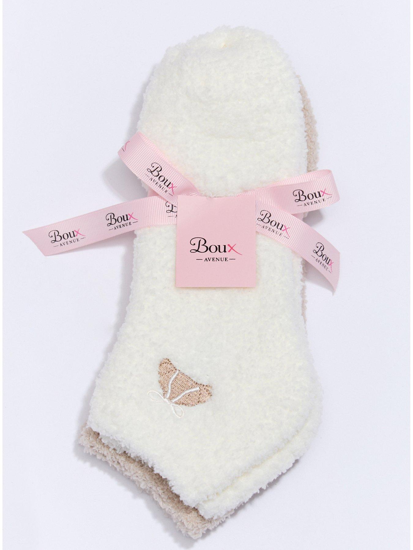 boux-avenue-croissant-amp-bow-fluffy-trainer-socks-2-pack-oatmealoutfit