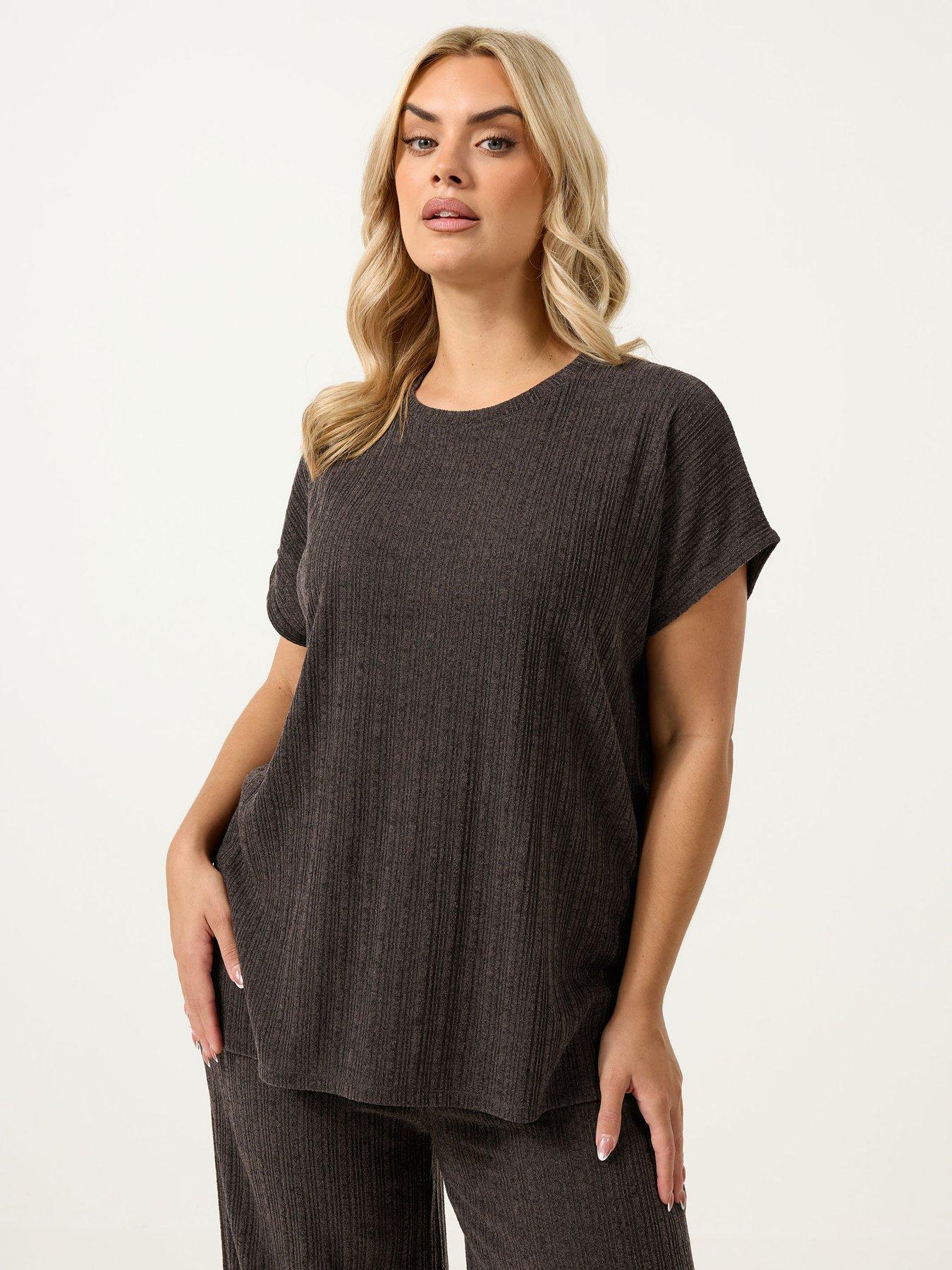 Image 1 of 5 of Yours Curve Knitted&nbsp;T-shirt - Brown