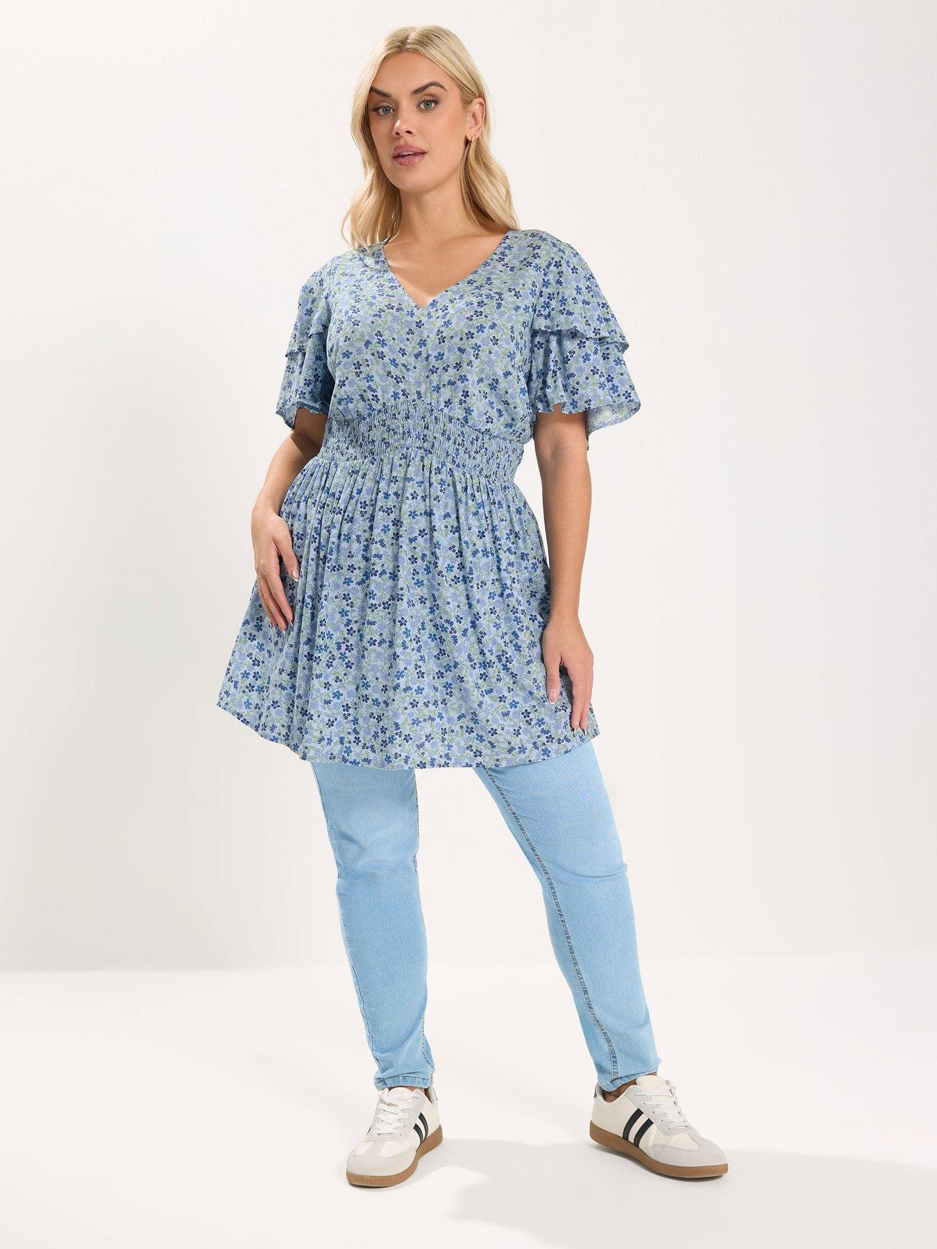 Image 3 of 5 of Yours Curve Ditsy Flutter Sleeve Top
