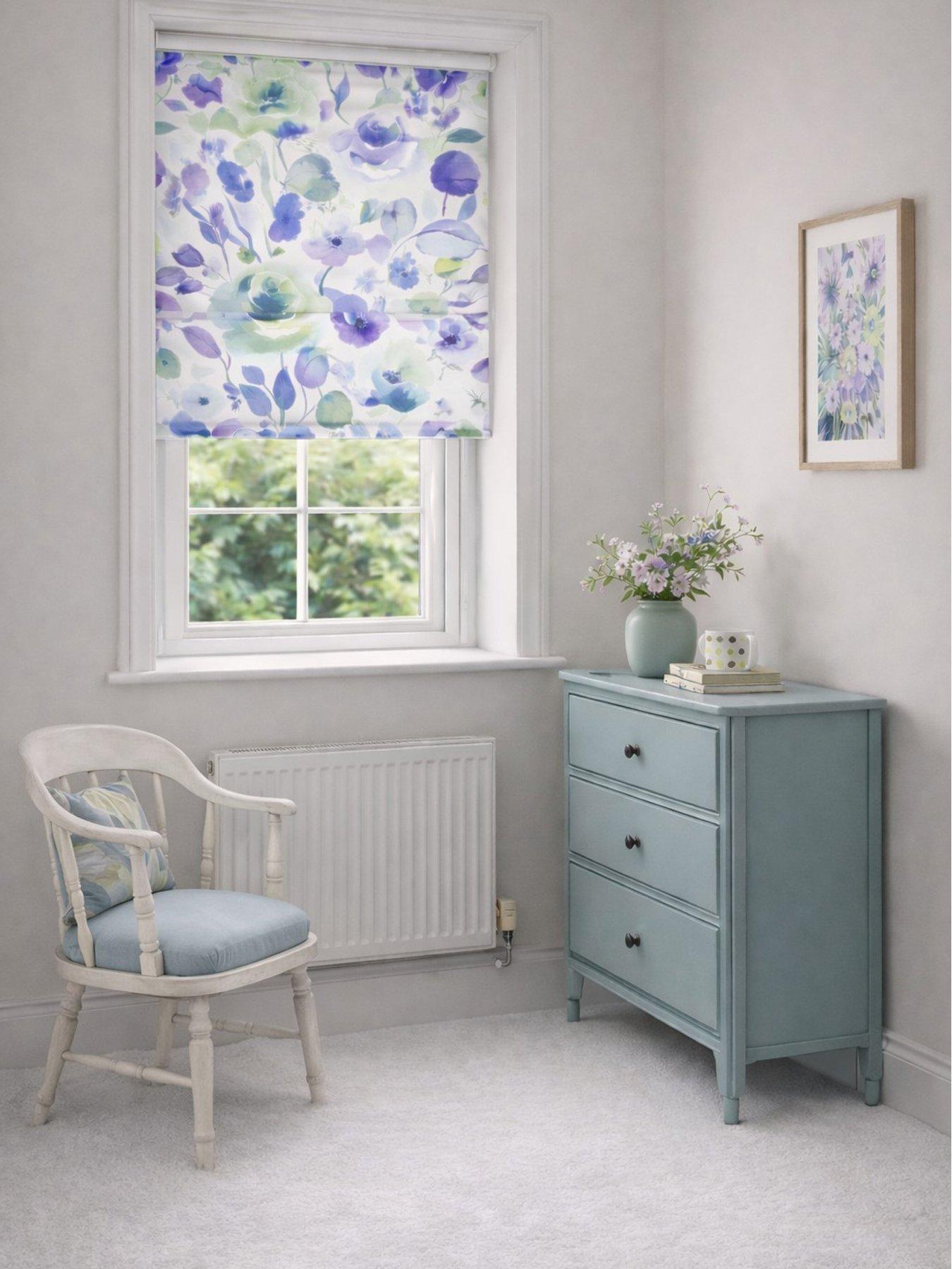 the-very-collection-painted-floral-roller-blind-150x160-winteroutfit