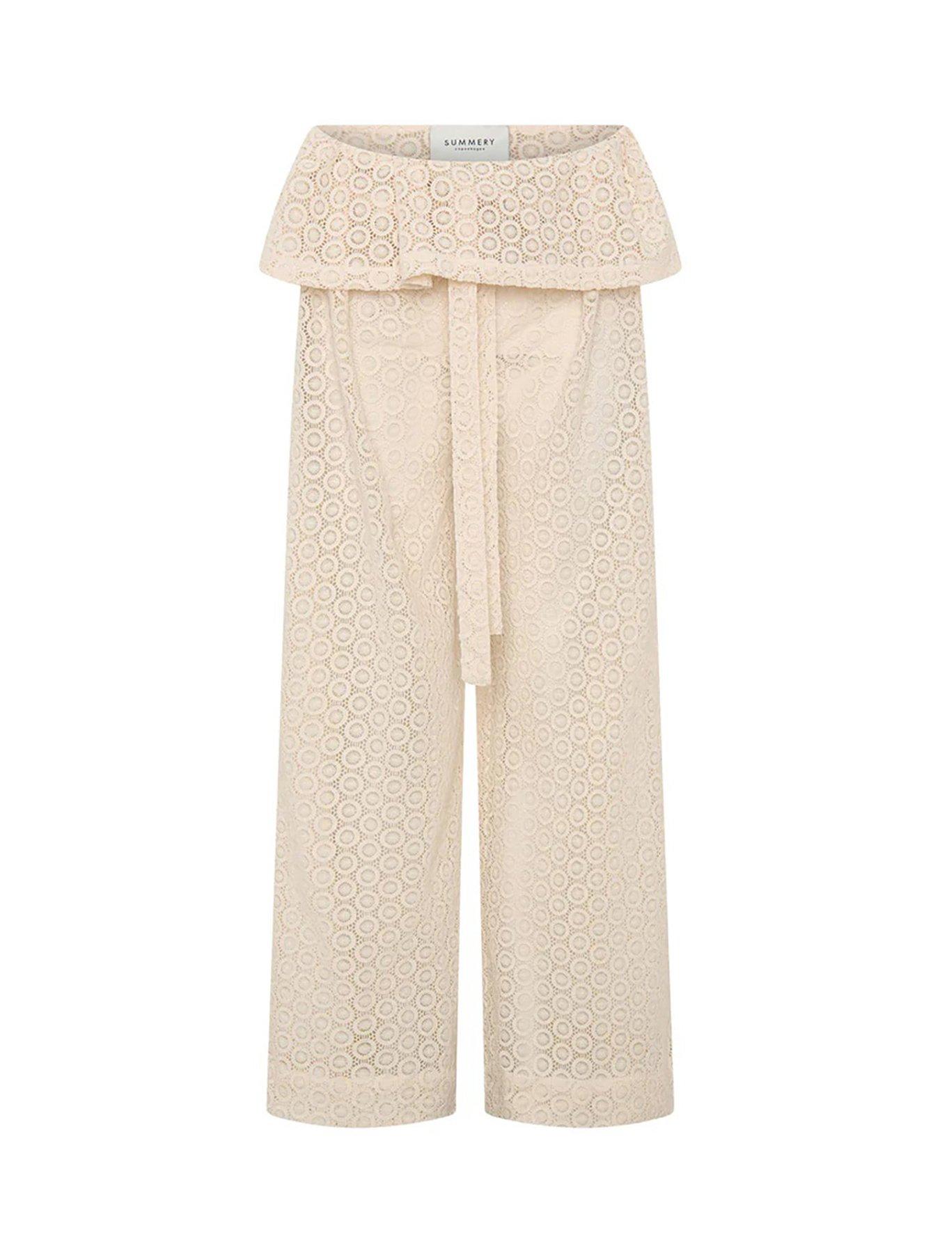 summery-lace-fisherman-layered-pantoutfit