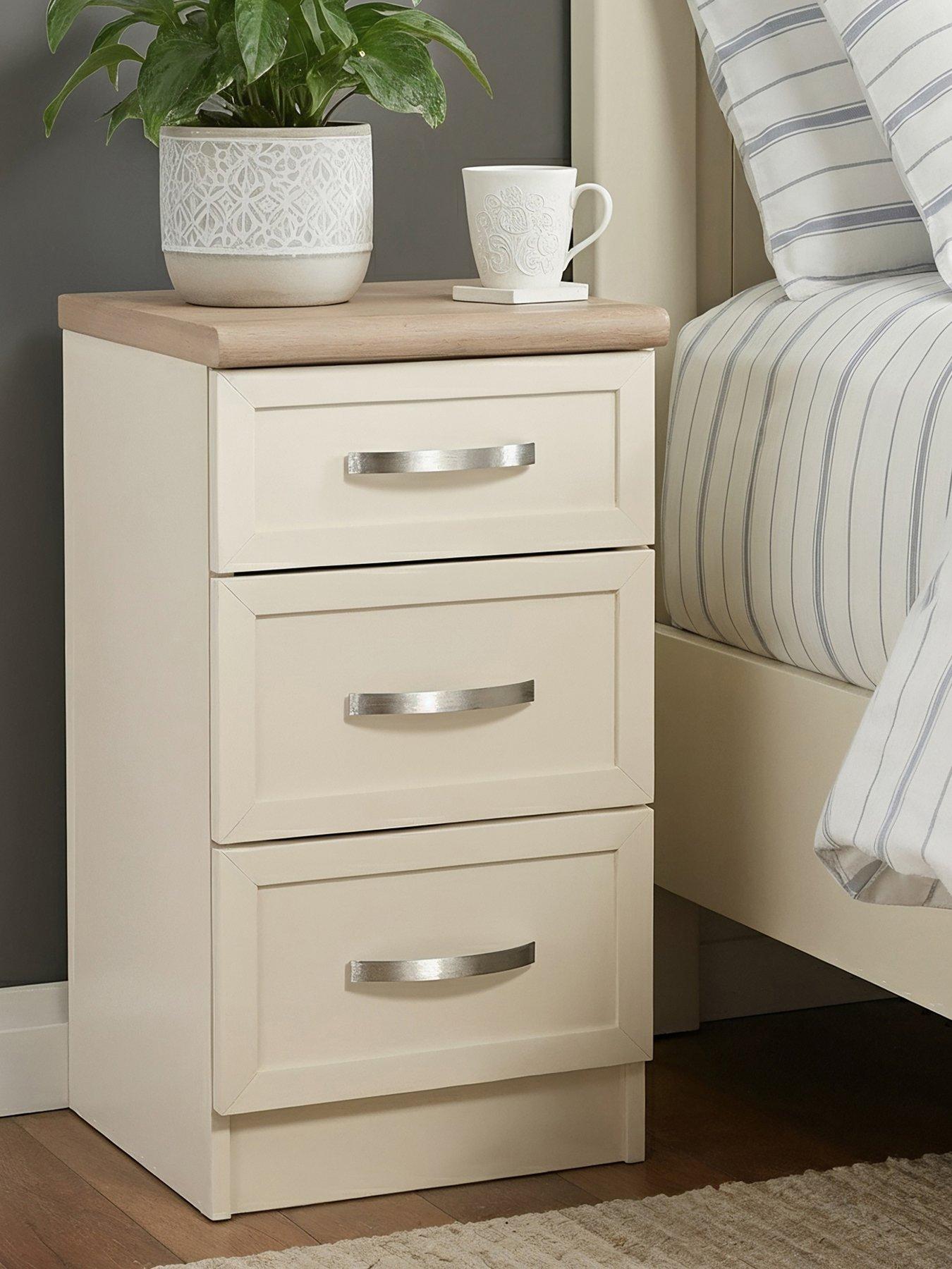 The Very Collection Camberley 3 Drawer Graduated Bedside Chest
