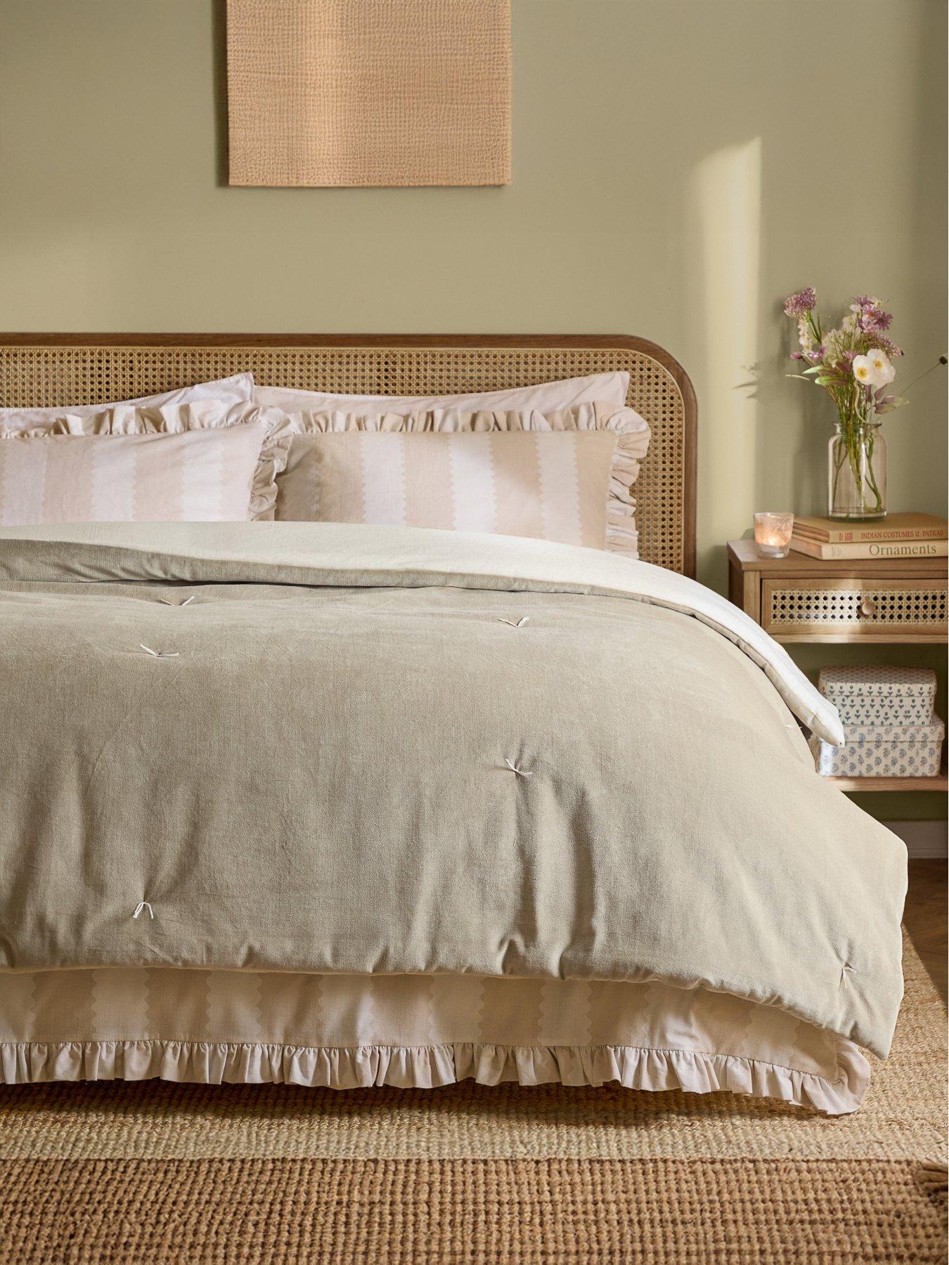 wylder-edie-140x220-bedspread-naturalfront