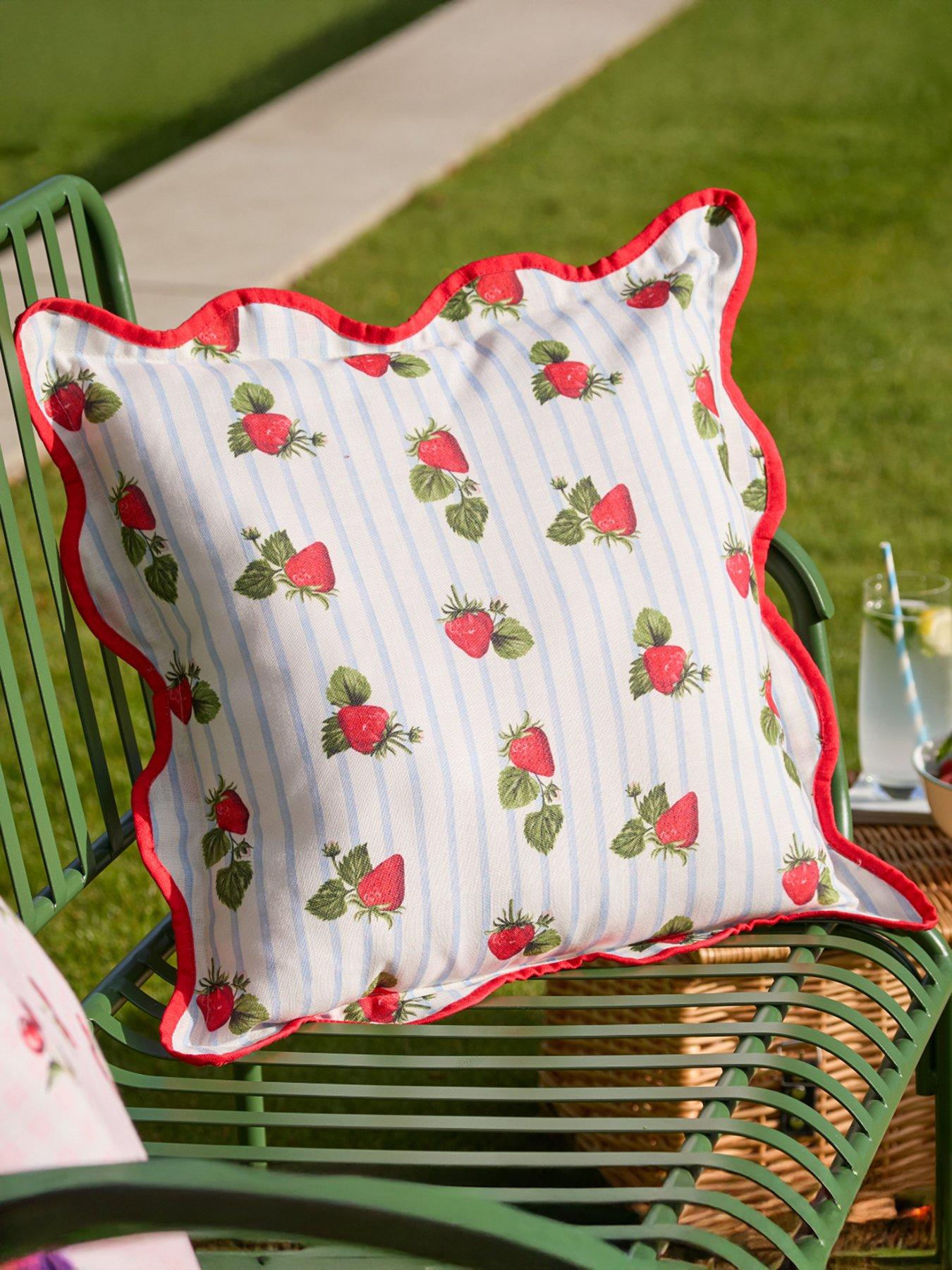furn-fruits-strawberries-45x45-outdoor-polyester-cushion-blue