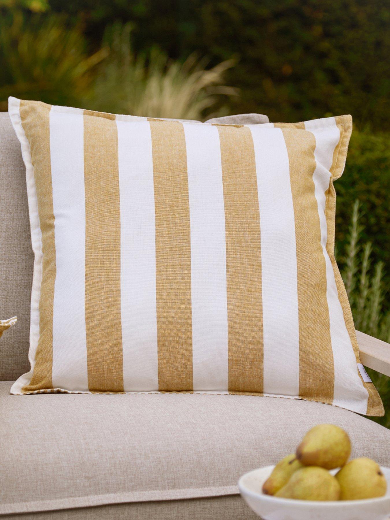 yard-hayle-50x50-outdoor-polyester-cushion