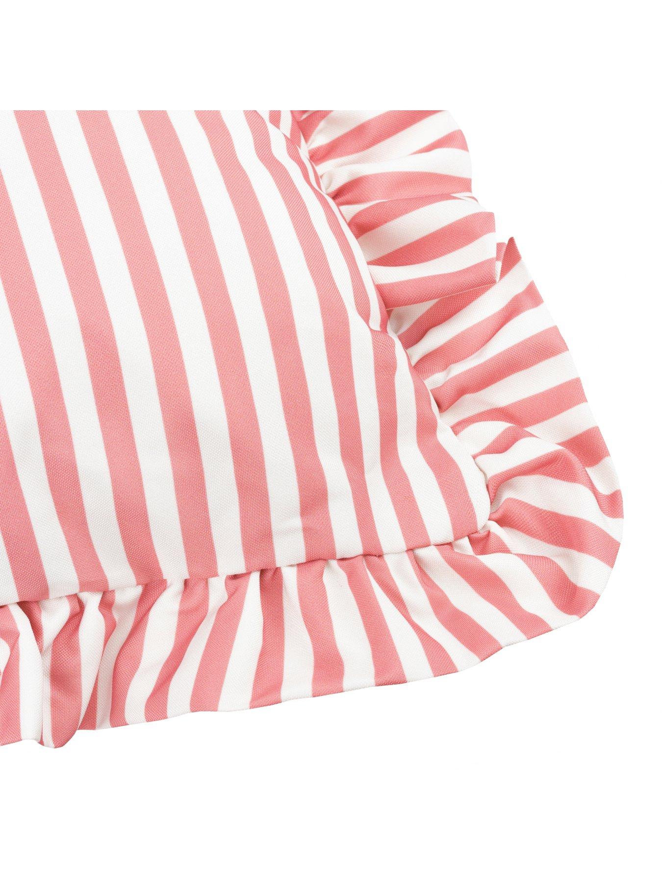 wylder-millie-ruffle-50x50-outdoor-polyester-cushionoutfit