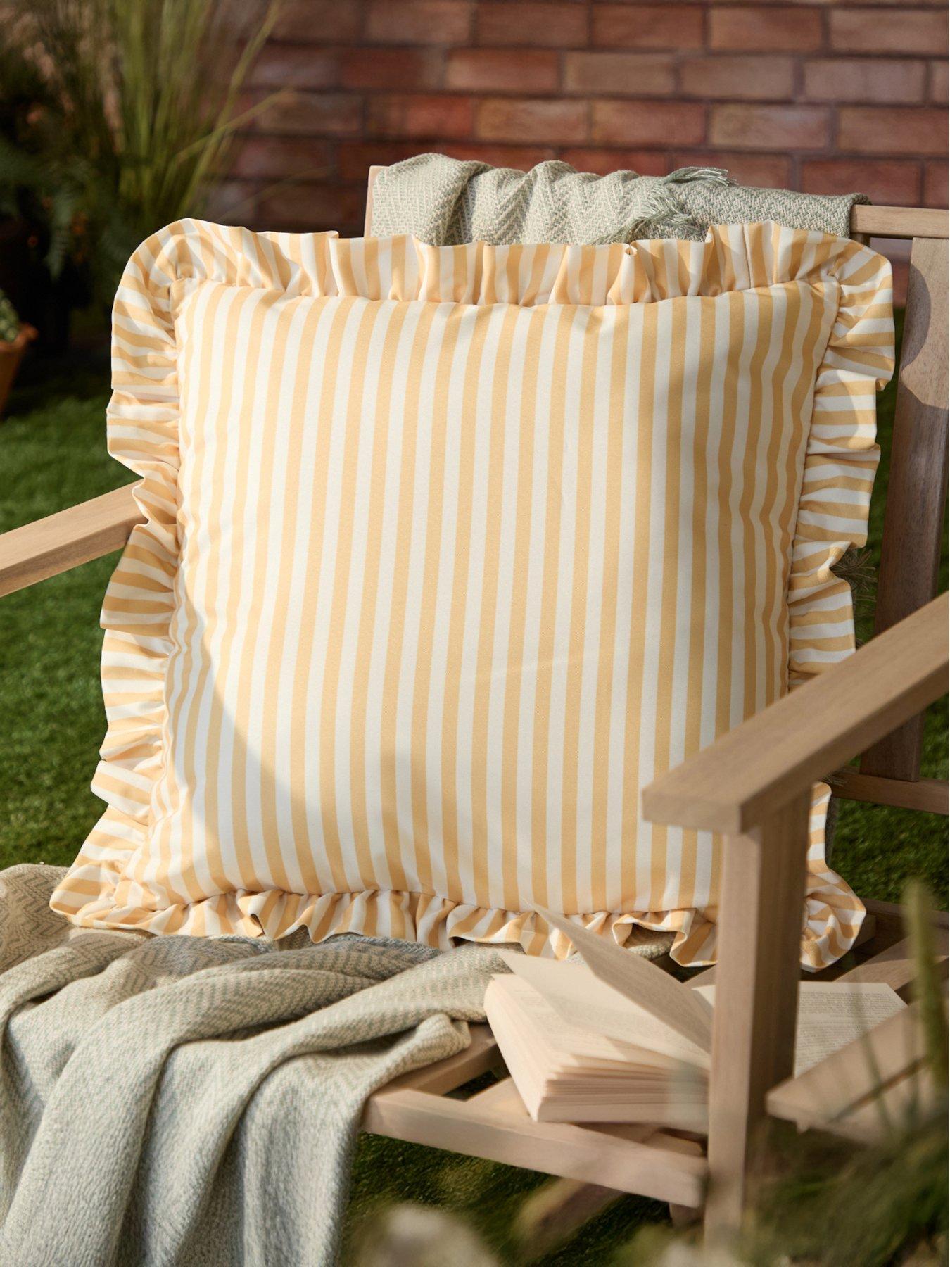 Wylder Millie Ruffle 50X50 Outdoor Polyester Cushion