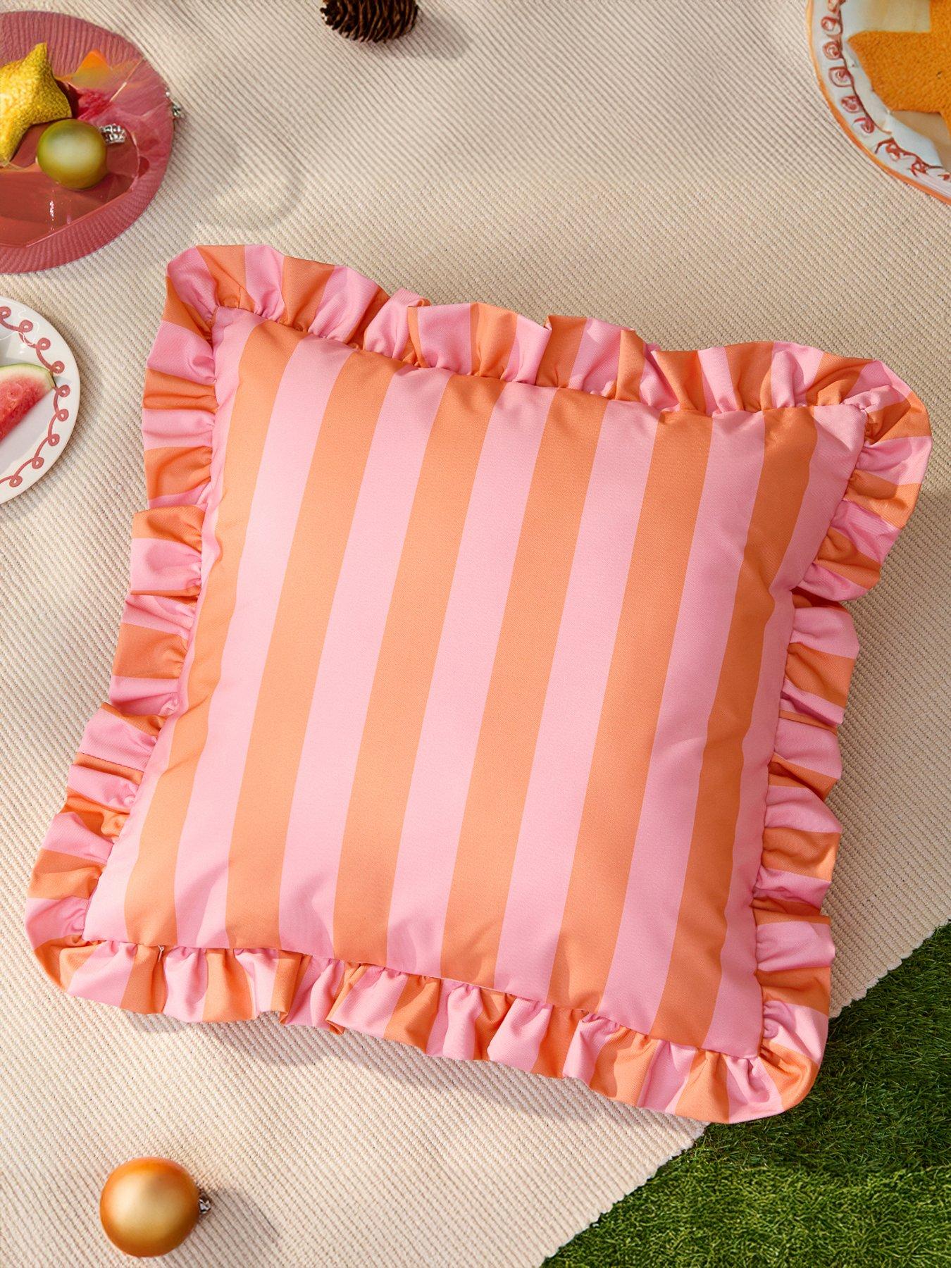 furn-palm-royale-stripe-ruffle-50x50-outdoor-polyester-cushionfront