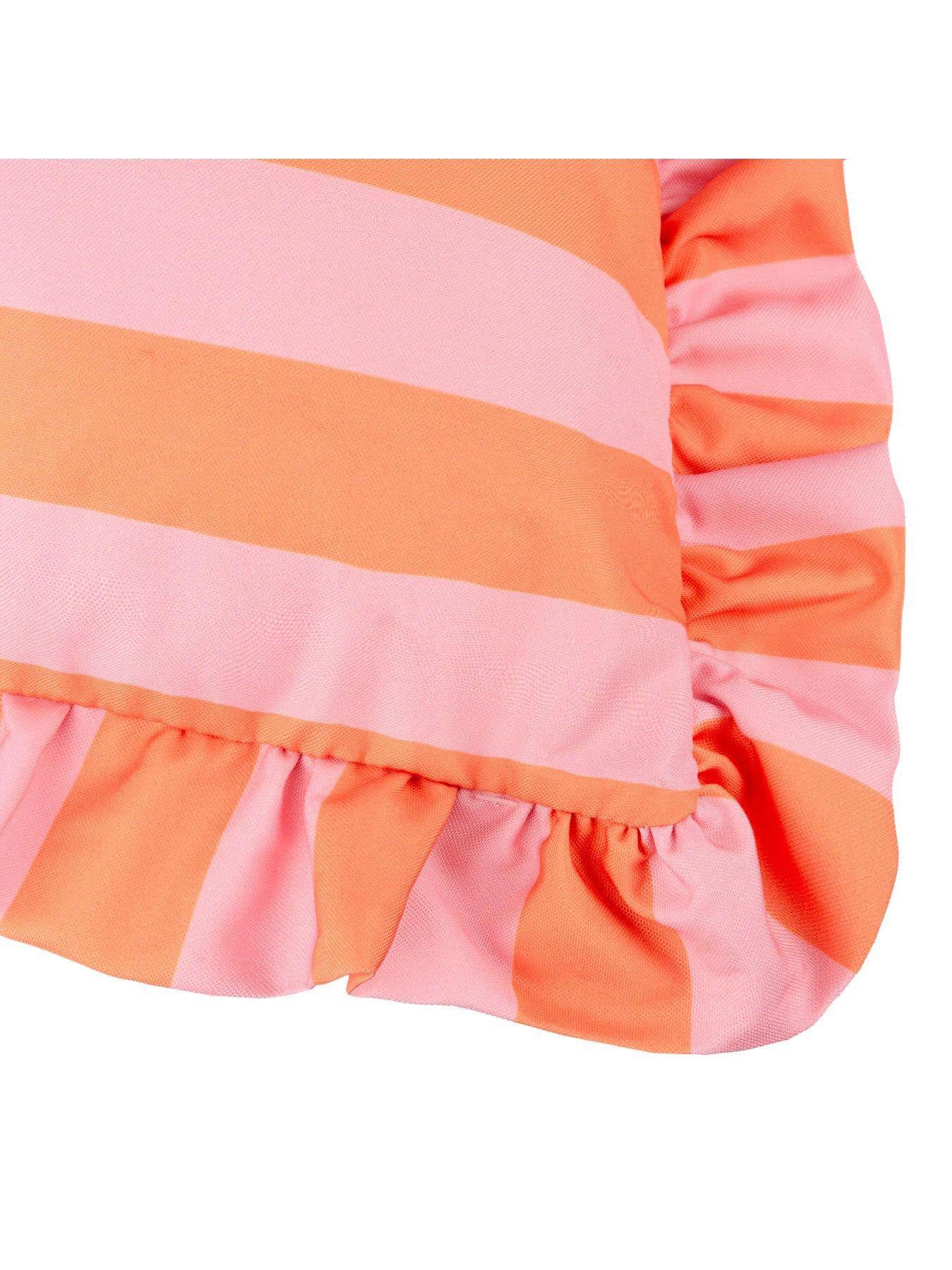 furn-palm-royale-stripe-ruffle-50x50-outdoor-polyester-cushionoutfit