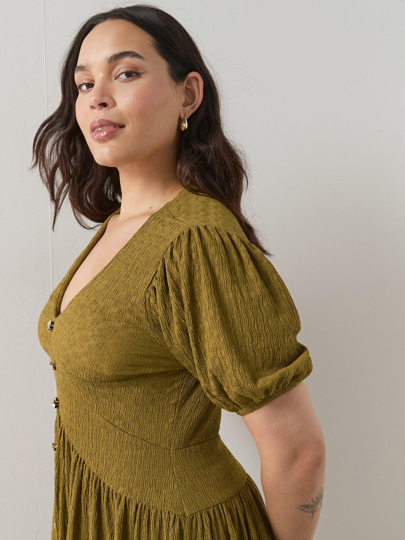 Image 4 of 6 of The Very Collection Curve Crinkle Button Detail Midi Dress - Olive