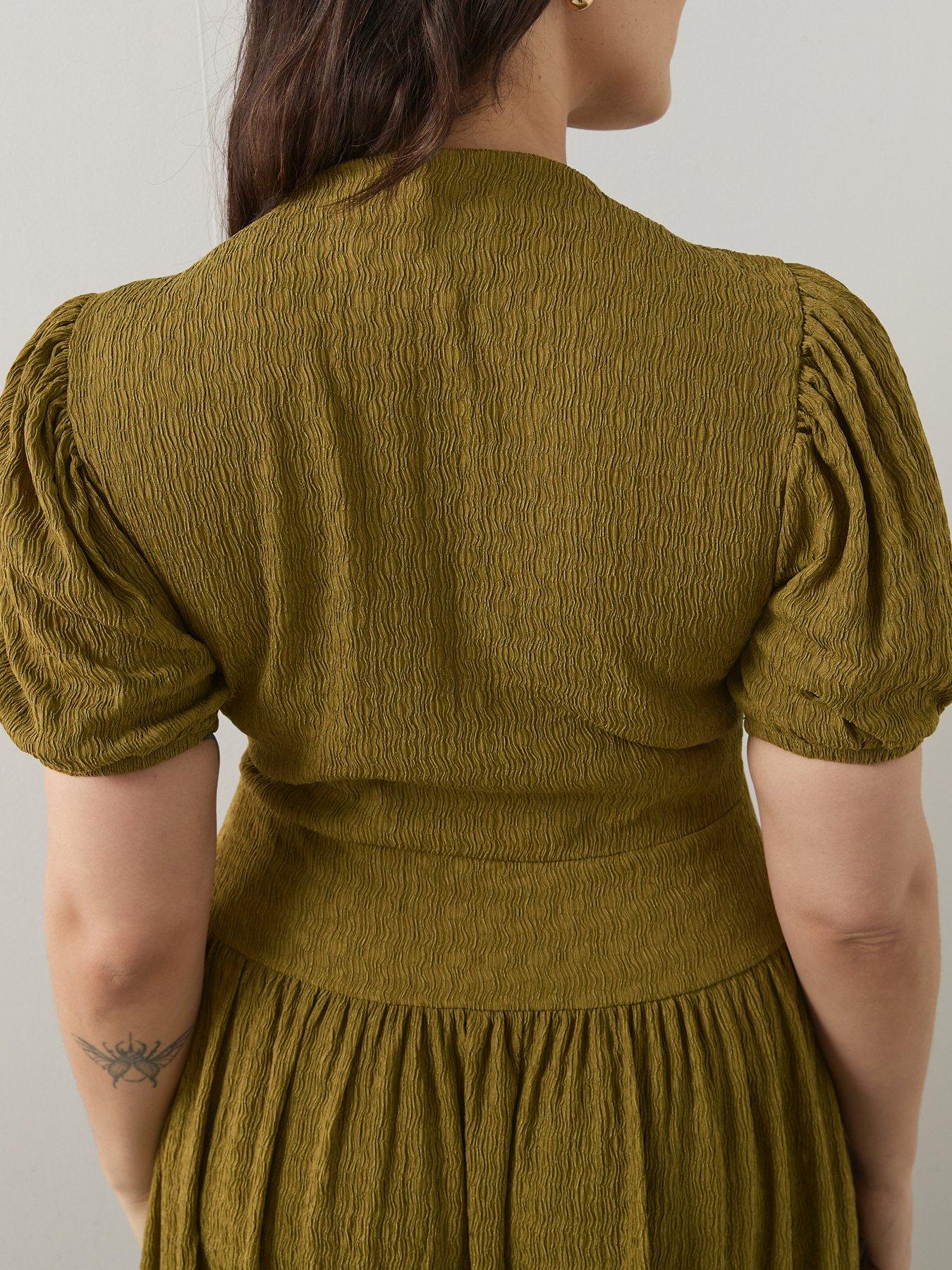 Image 6 of 6 of The Very Collection Curve Crinkle Button Detail Midi Dress - Olive