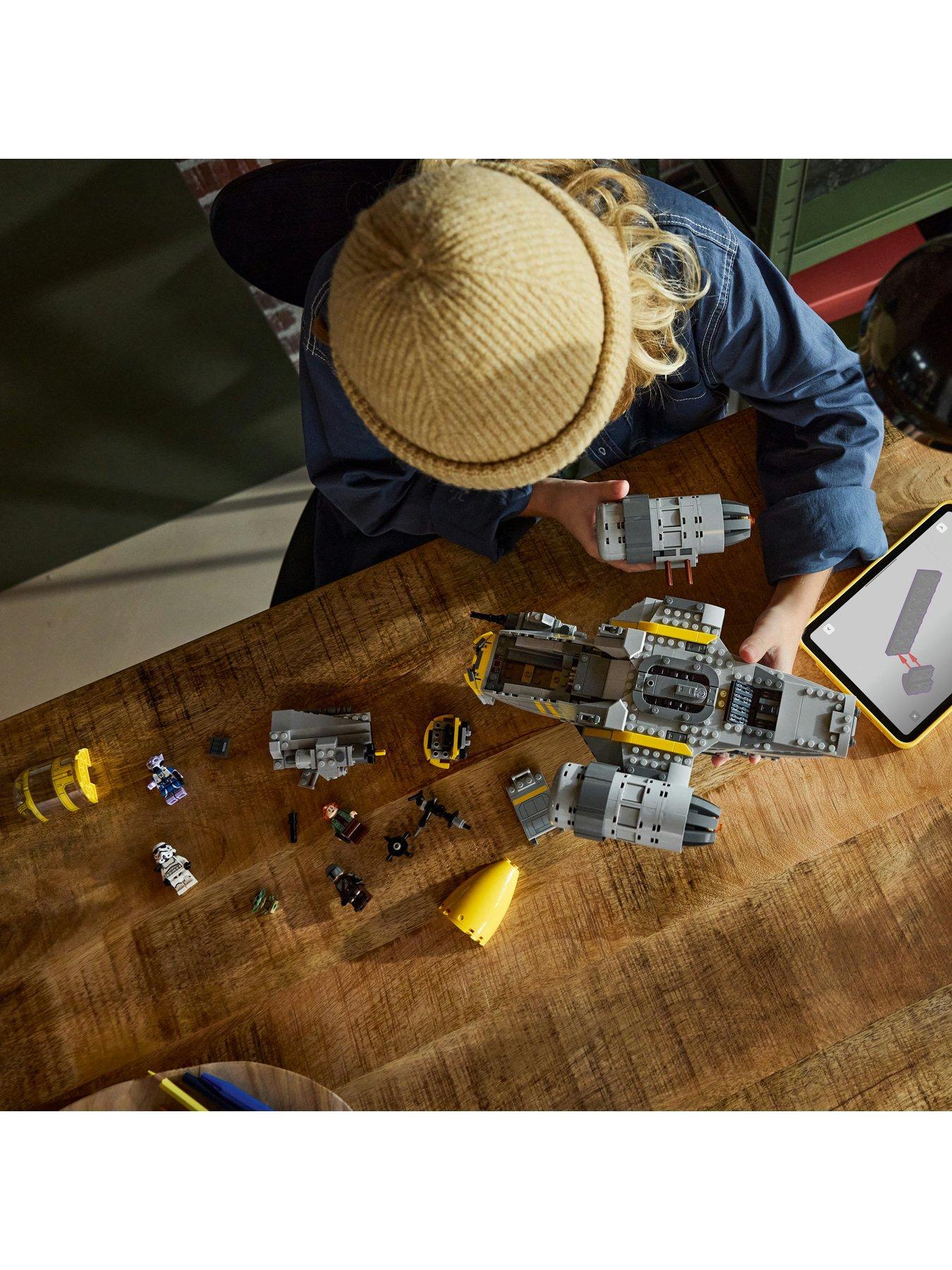 lego-star-wars-the-razor-crest-75447outfit