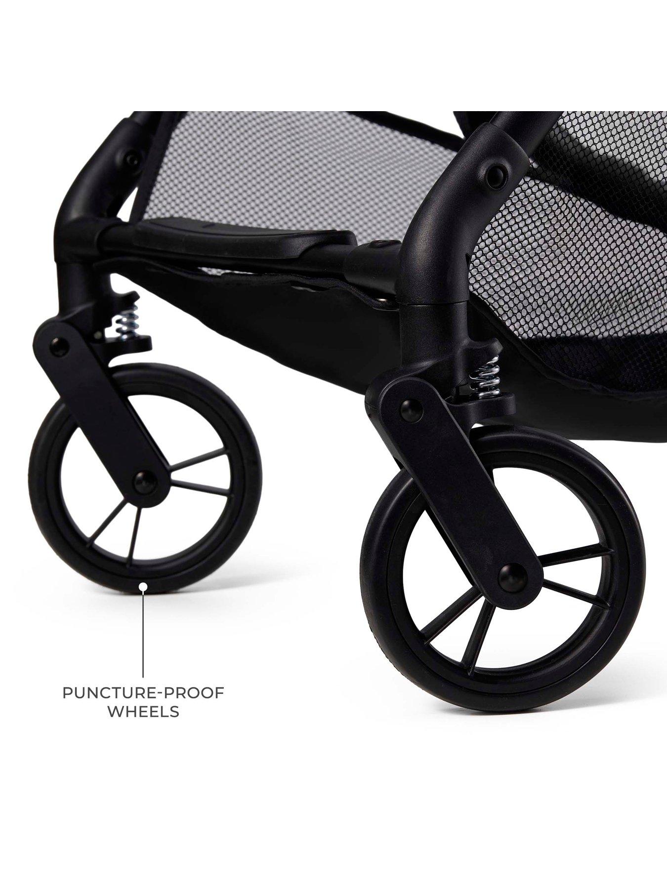 kinderkraft-indy-3-compact-pushchair-blackoutfit