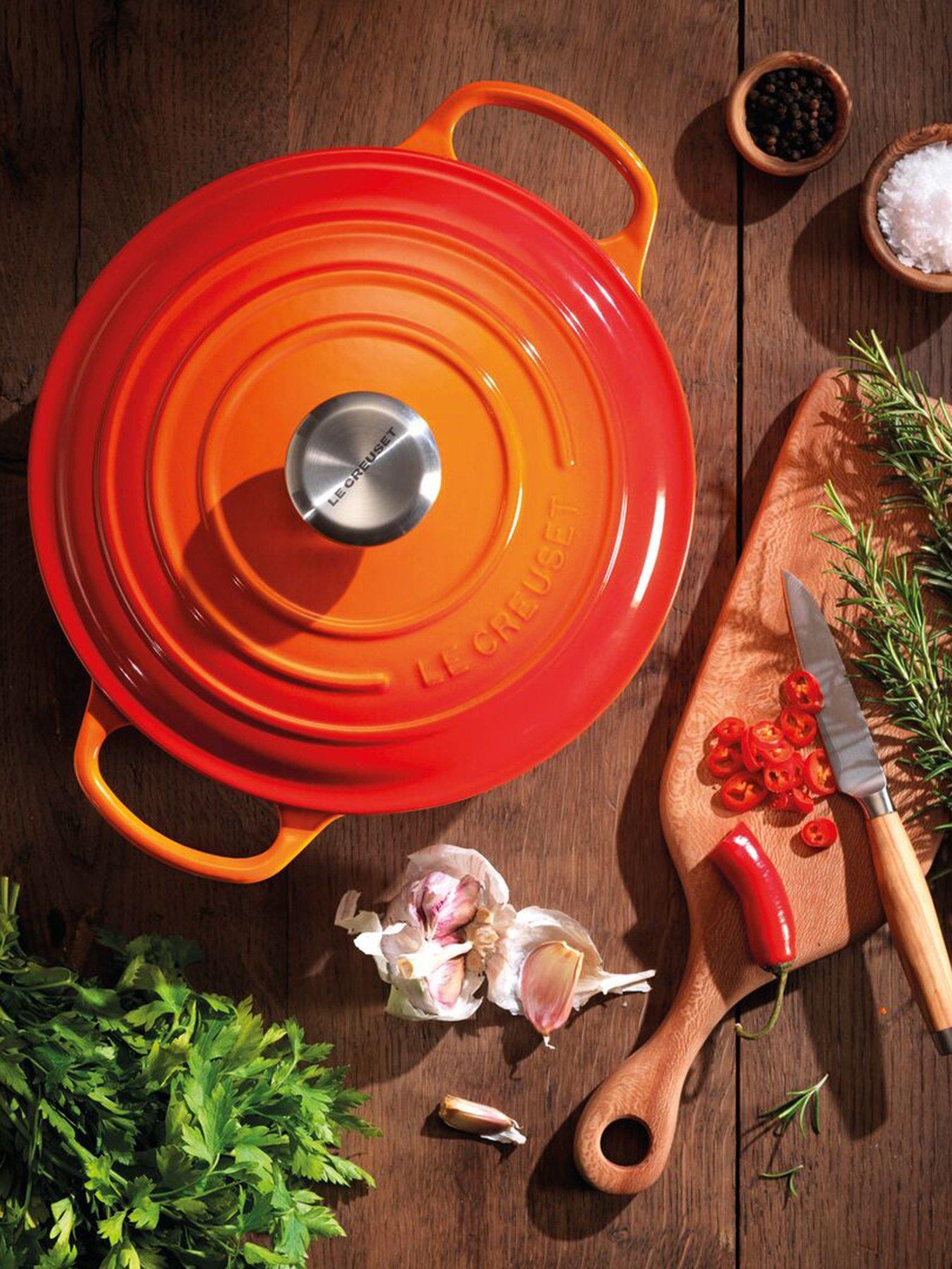 Le Creuset Le Creuset Signature Cast Iron Round Casserole 24cm Volcanic