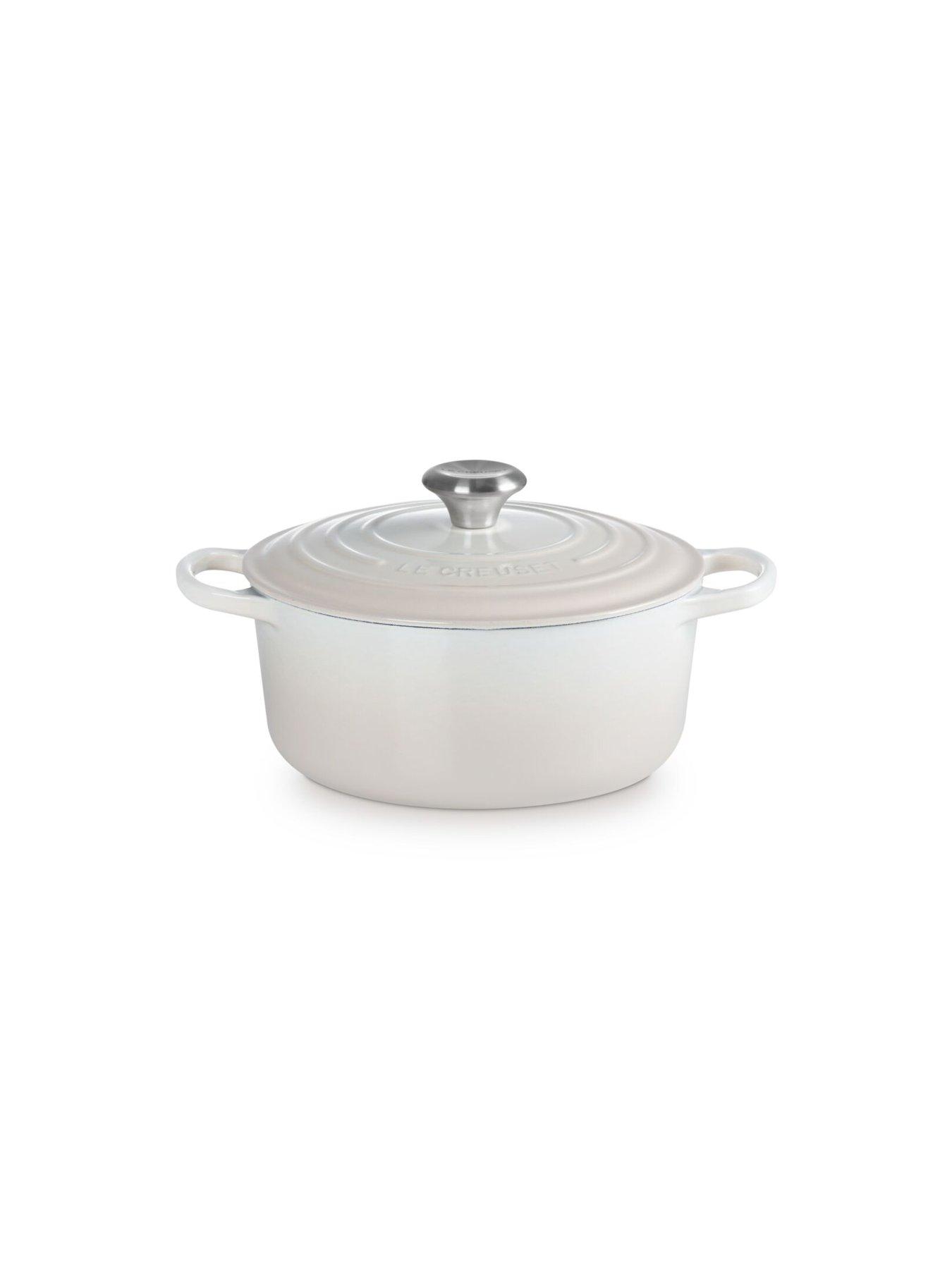 Le Creuset Le Creuset Signature Cast Iron Round Casserole 24cm Volcanic