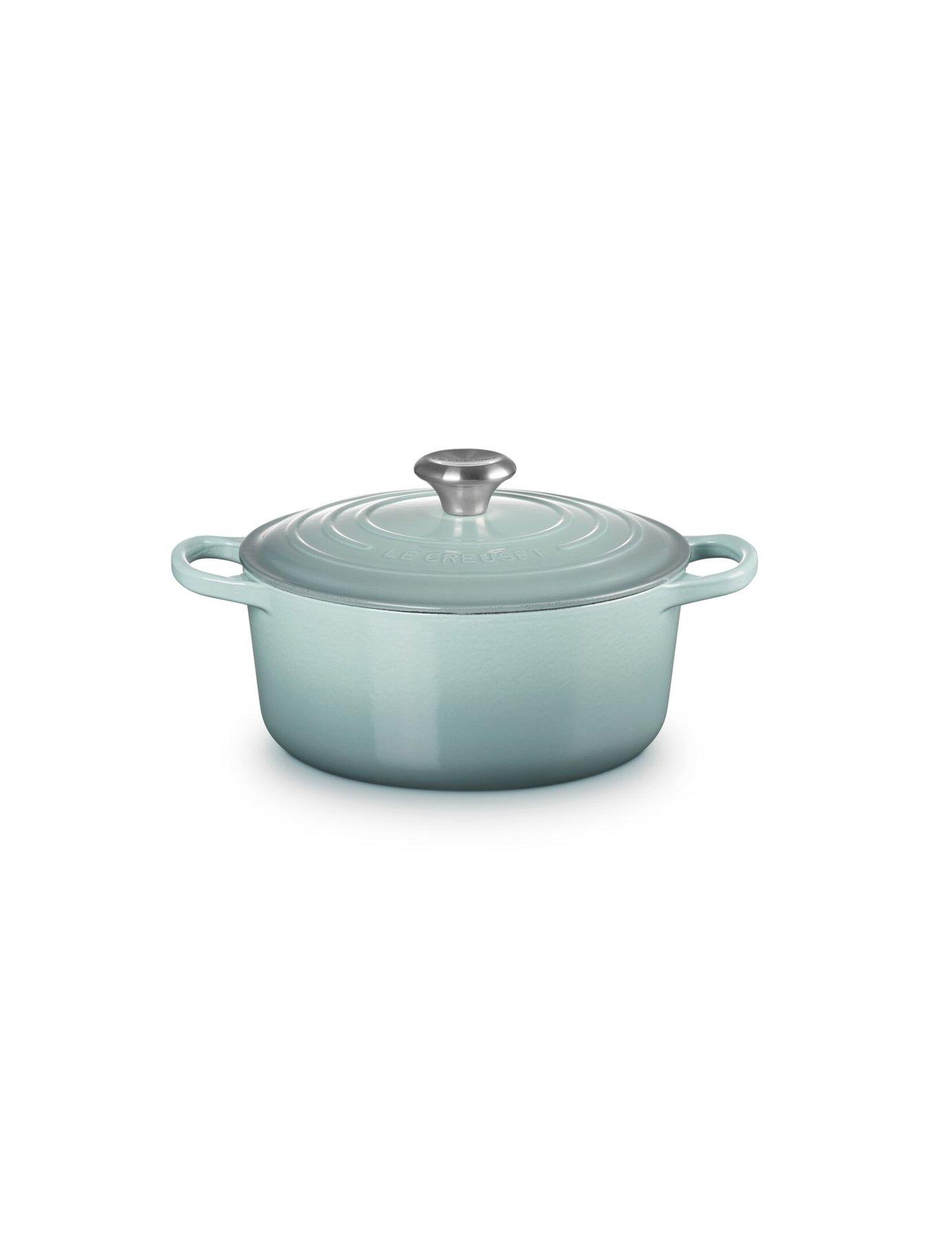 Le Creuset Signature Cast Iron Round Casserole 24cm