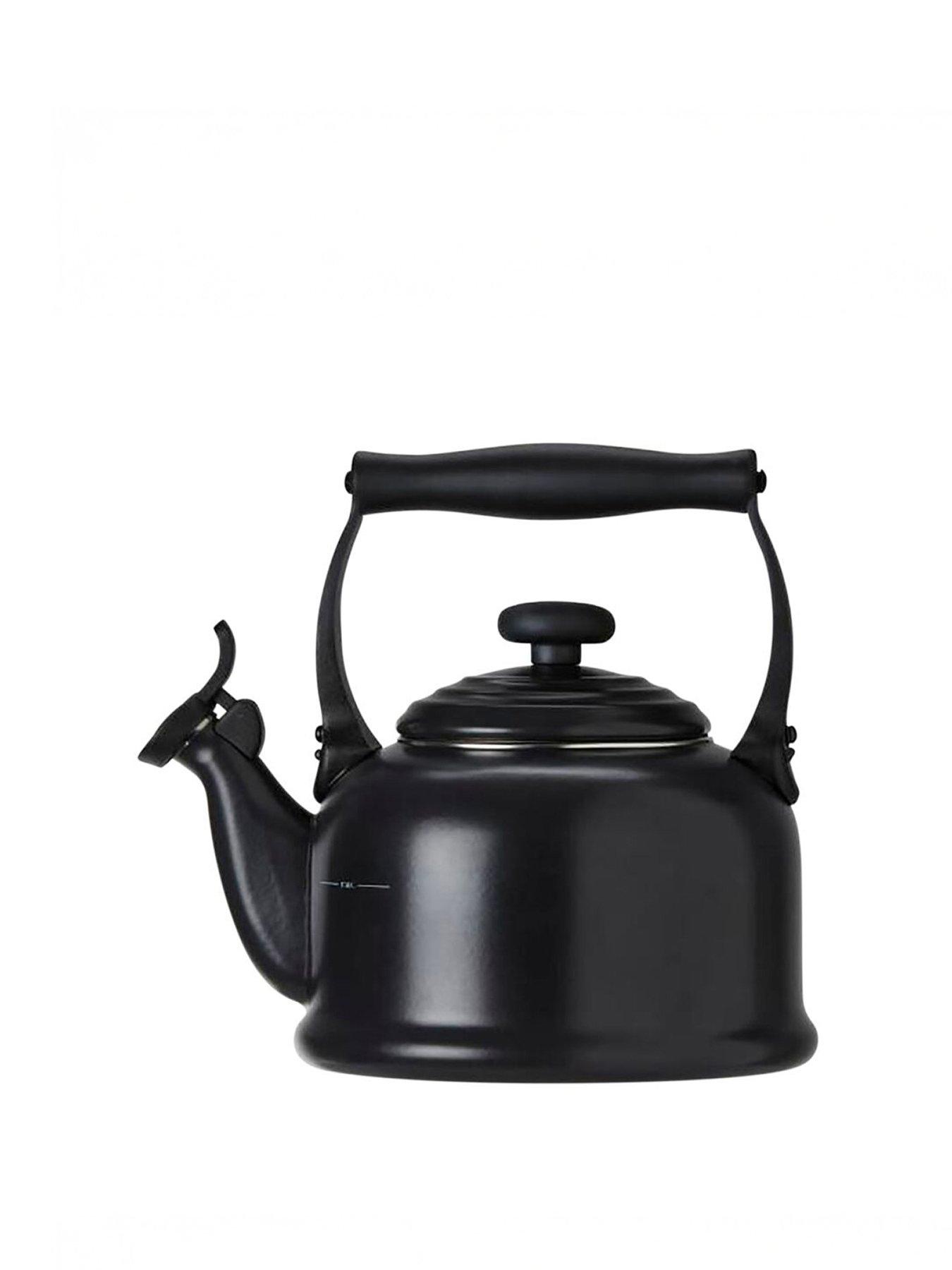 le-creuset-le-creuset-traditional-kettle-21l-blackfront