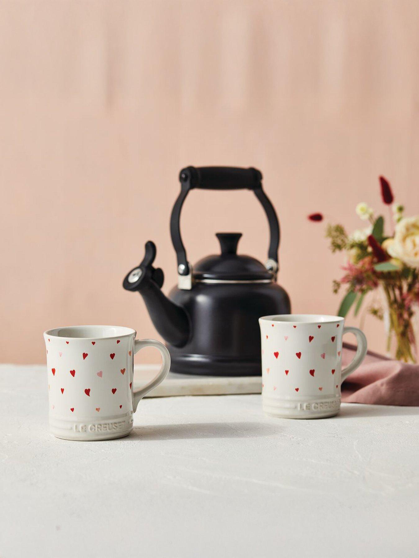 le-creuset-le-creuset-traditional-kettle-21l-blackoutfit