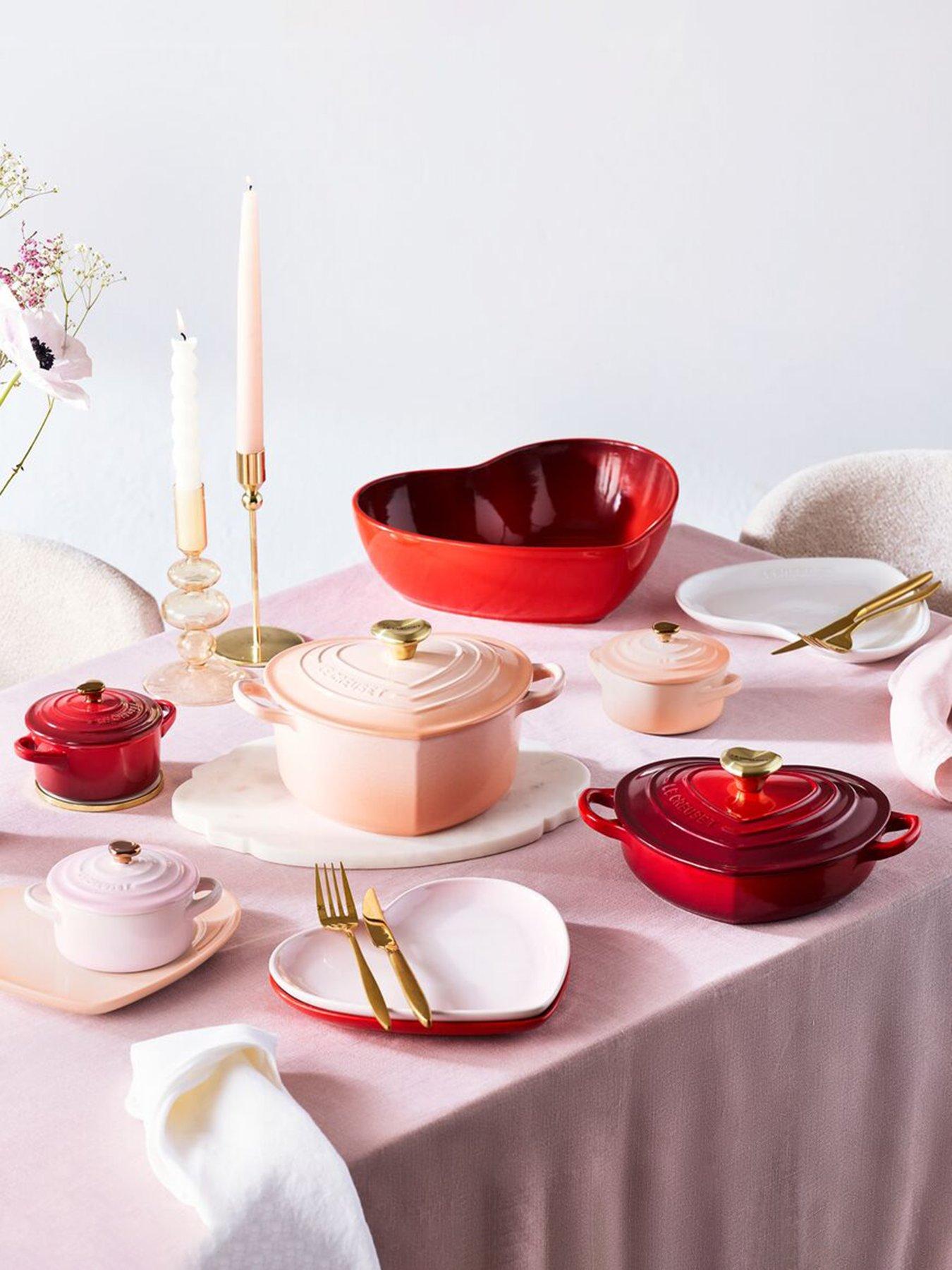 Le Creuset Le Creuset Stoneware Heart Plate 23cm Shell Pink