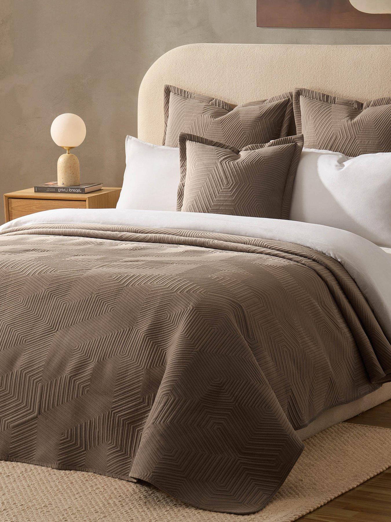 Image 3 of 5 of Dusk Torino Velvet Geometric Pinsonic Bedspread