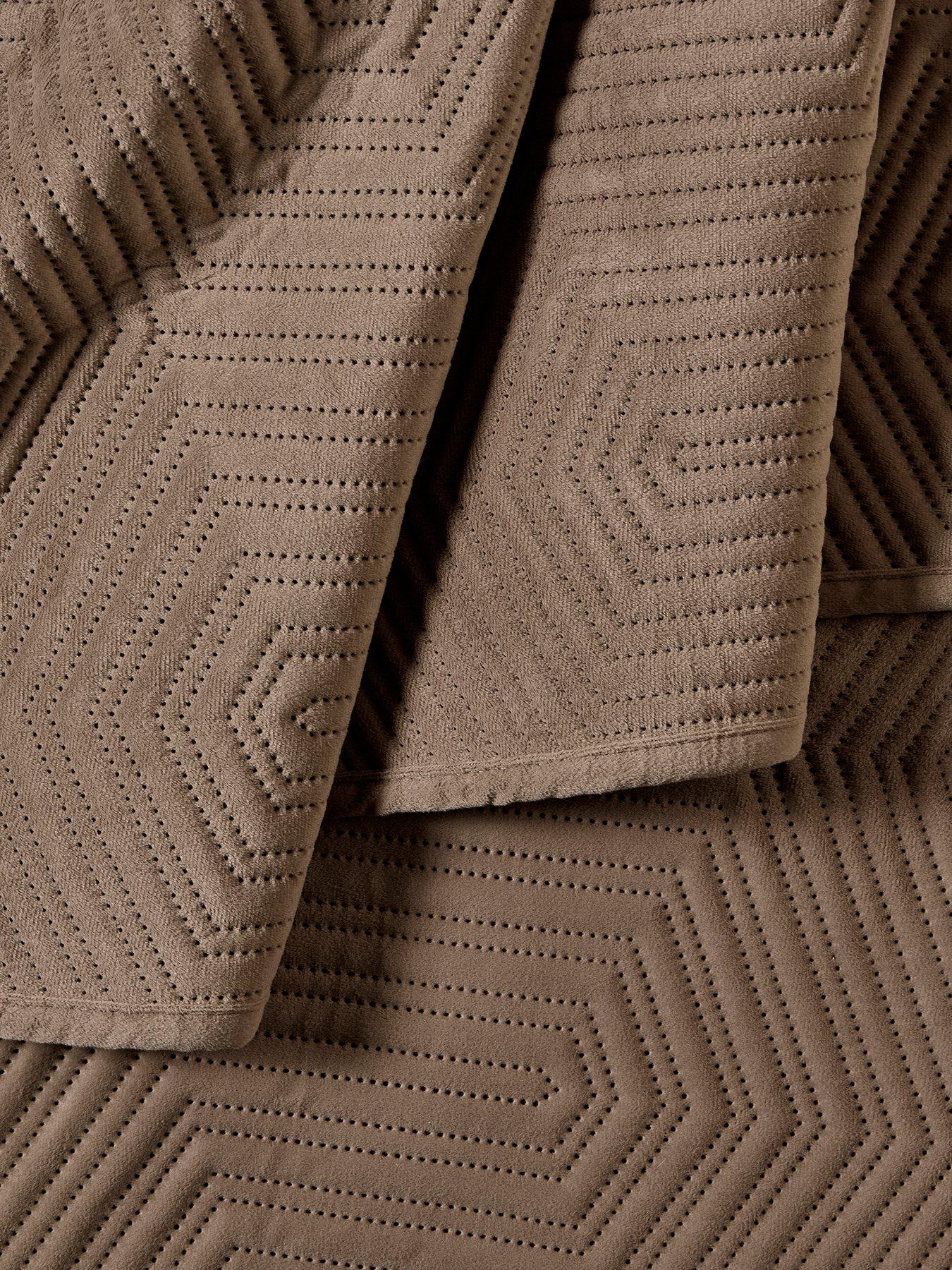 Image 4 of 5 of Dusk Torino Velvet Geometric Pinsonic Bedspread