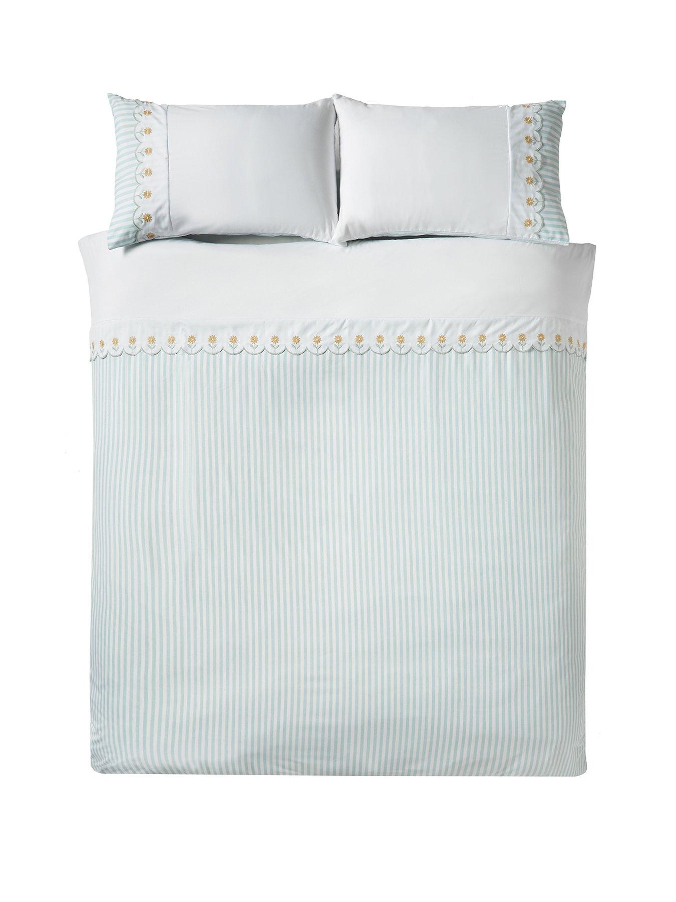 catherine-lansfield-embroidered-daisy-duvet-set-sagestillFront