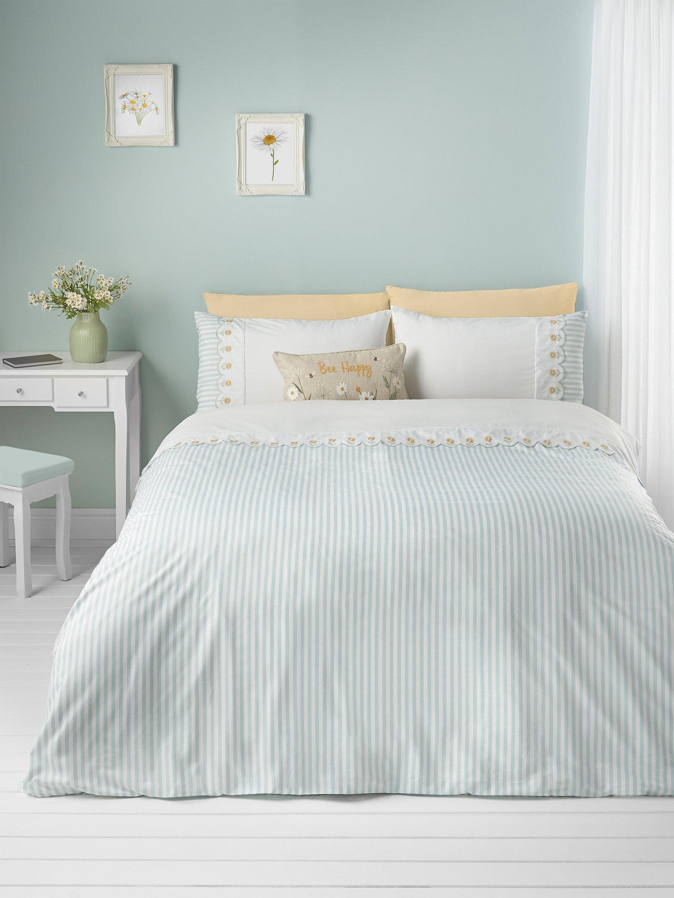 Image 4 of 5 of Catherine Lansfield Embroidered Daisy Duvet Set Sage