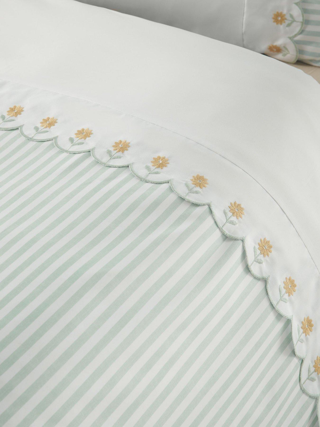 catherine-lansfield-embroidered-daisy-duvet-set-sagedetail