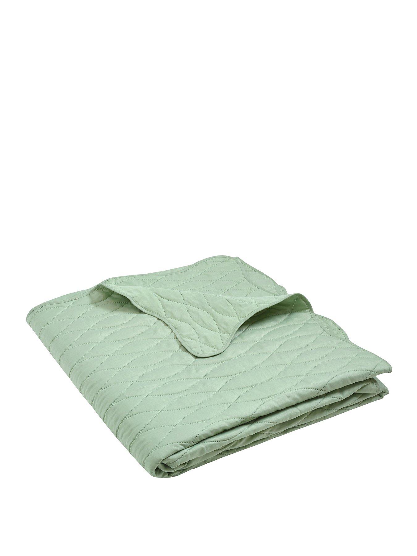 Image 2 of 3 of Catherine Lansfield Scallop Waves Bedspread 240X260 Green