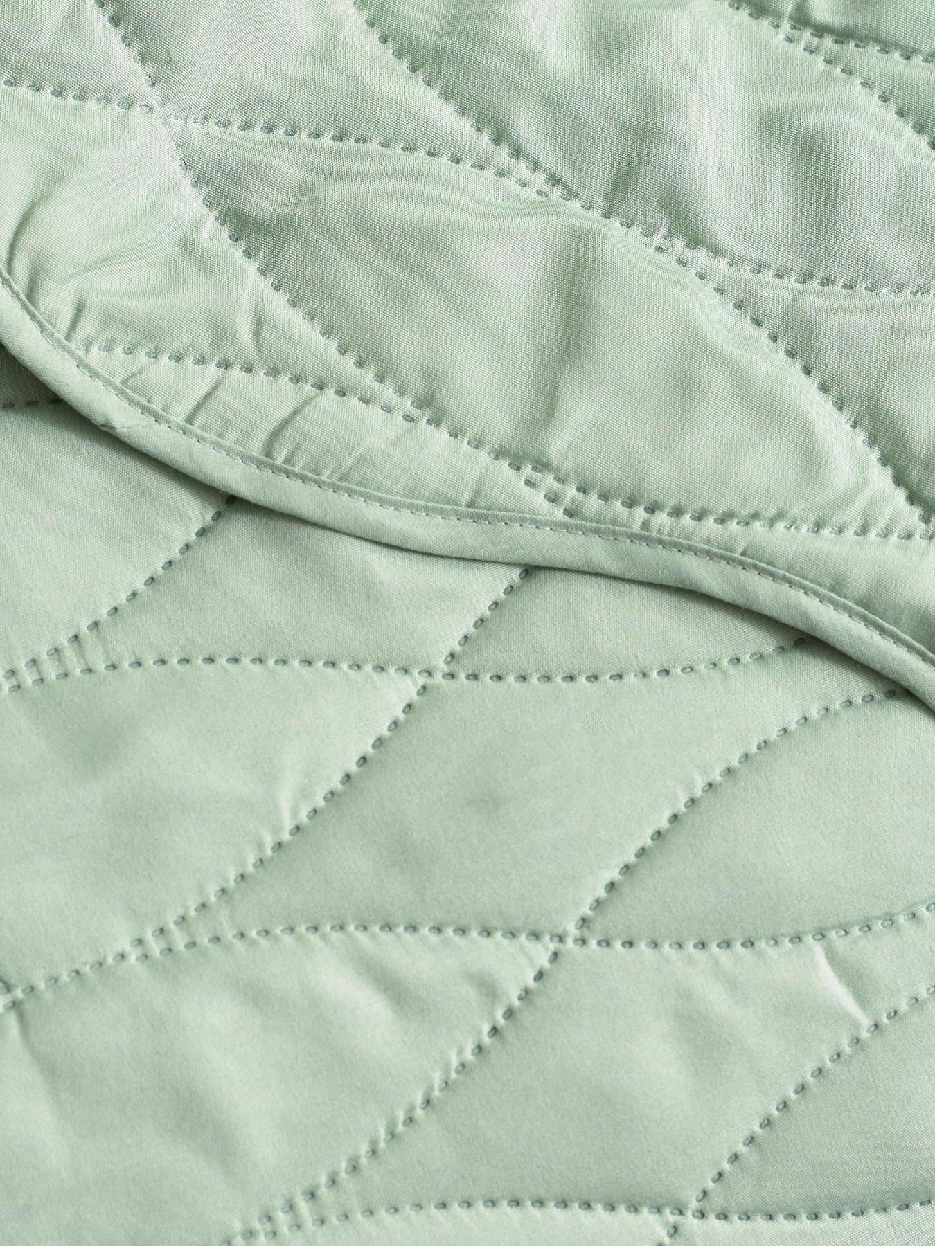 Image 3 of 3 of Catherine Lansfield Scallop Waves Bedspread 240X260 Green