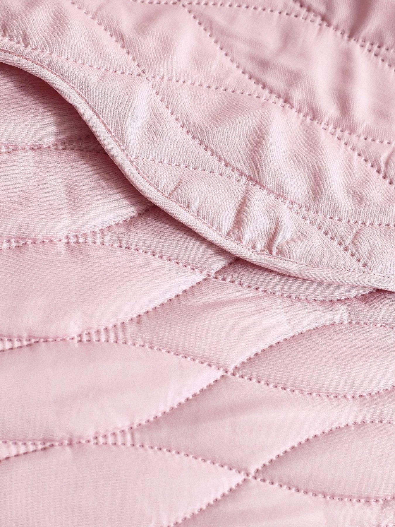 Image 3 of 3 of Catherine Lansfield Scallop Waves Bedspread 240X260 Pink