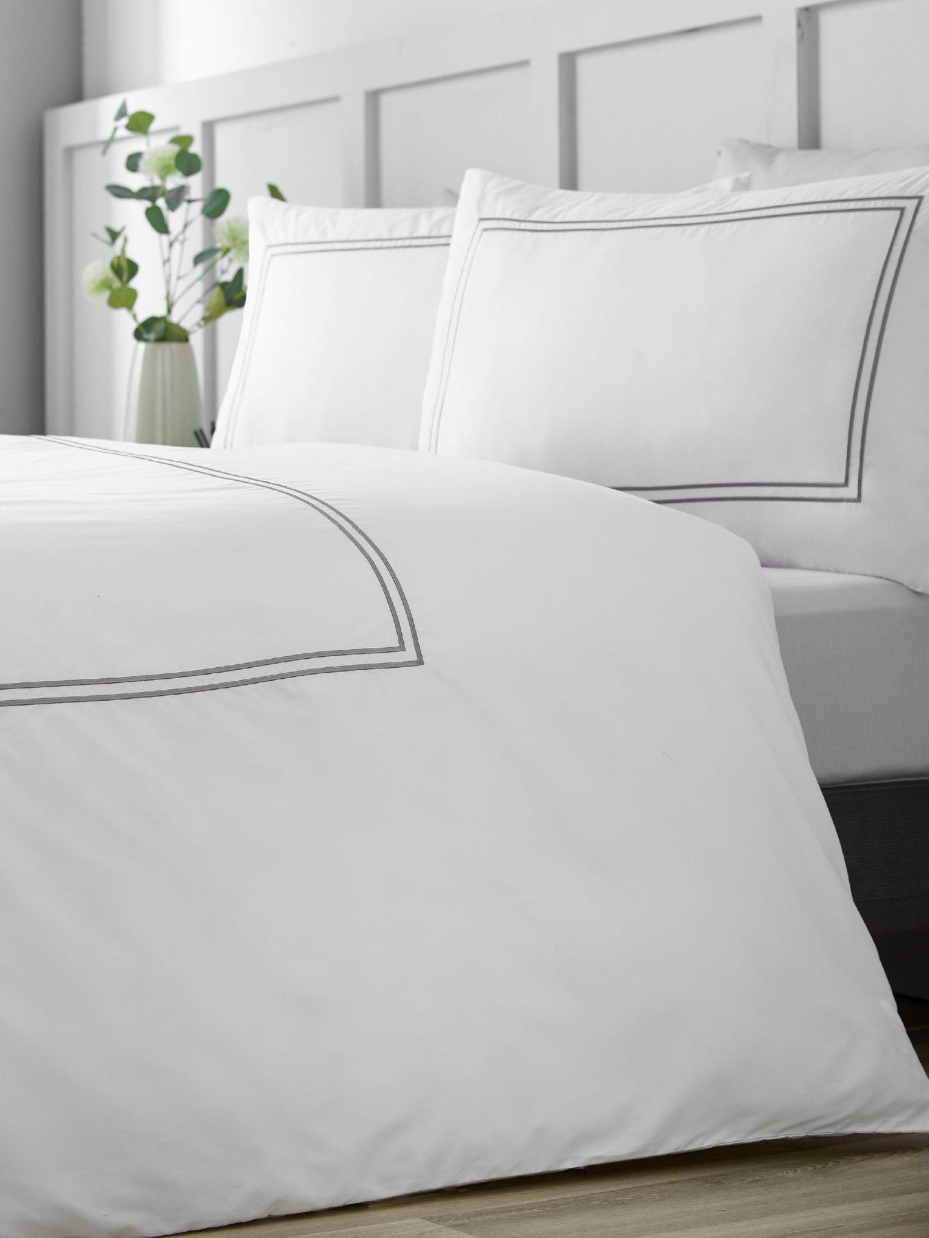 Image 5 of 5 of Catherine Lansfield So Soft Mono Satin Stitch Duvet Set White / Silver