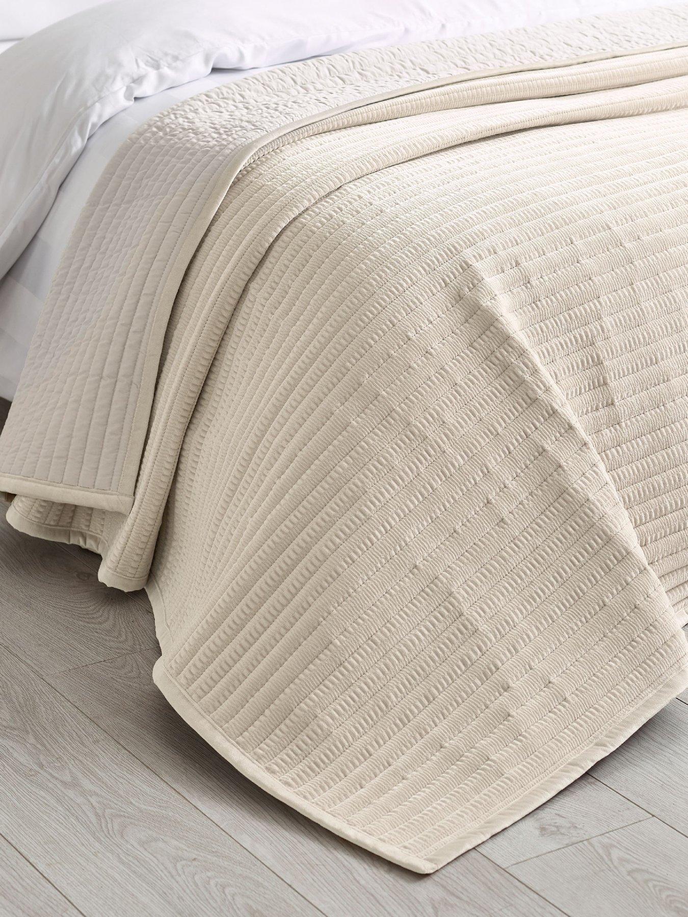 Catherine Lansfield Catherine Lansfield Velvet Pinsonic Quilted Bedspread Natural