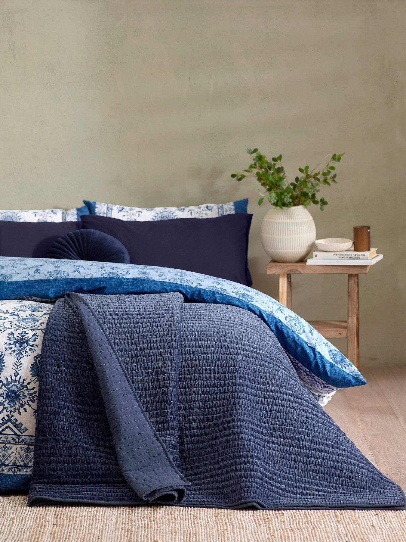 Catherine Lansfield Catherine Lansfield Velvet Pinsonic Quilted Bedspread Navy Blue