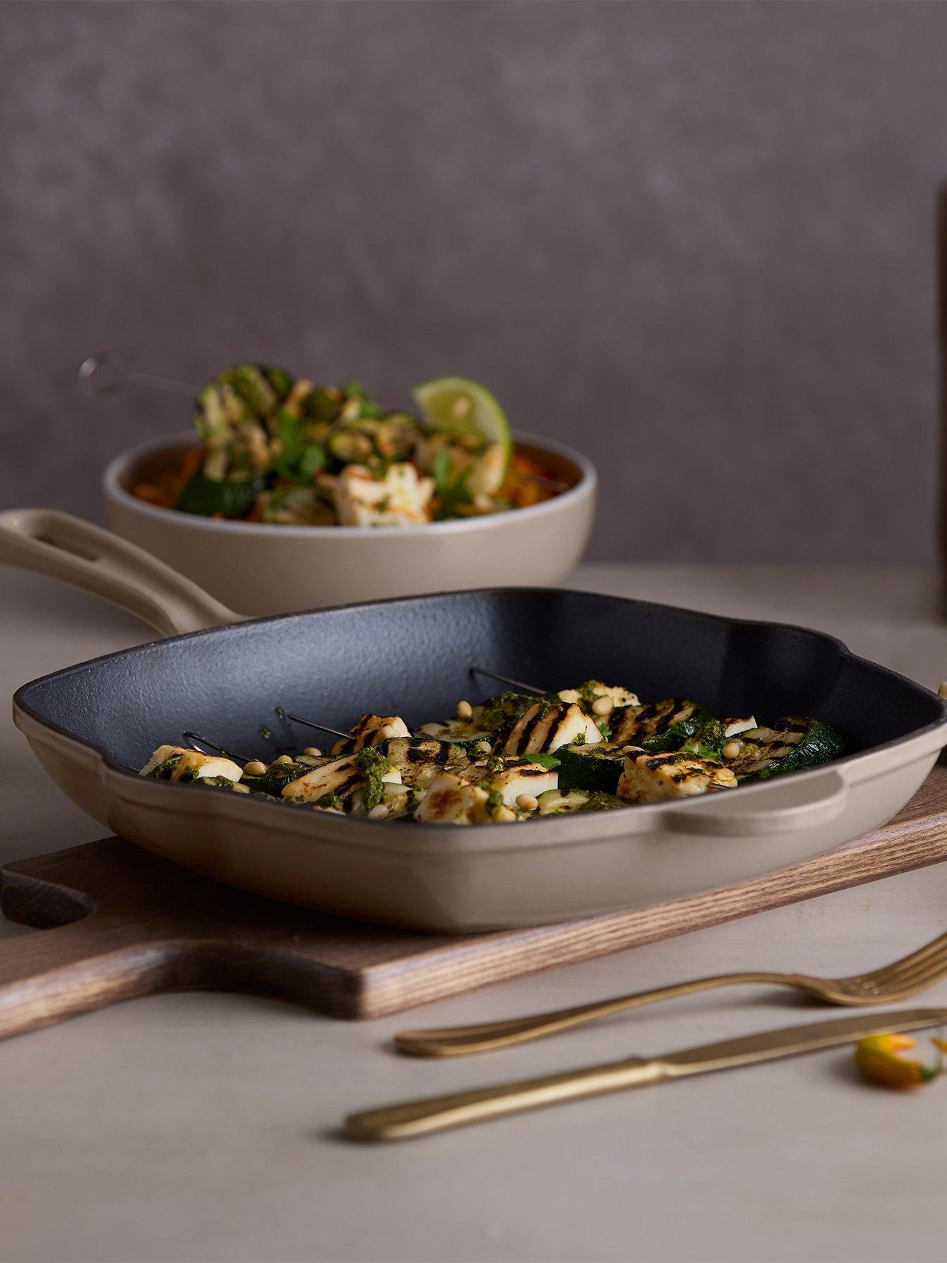 barbary-oak-nattura-28cm-cast-iron-grill-pan-with-pour-spouts-cashmere