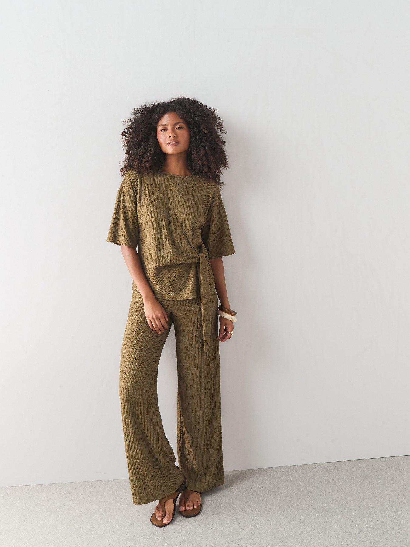 Image 3 of 7 of The Very Collection TEXTURE TIE SIDE SHORT SLEEVE TEE