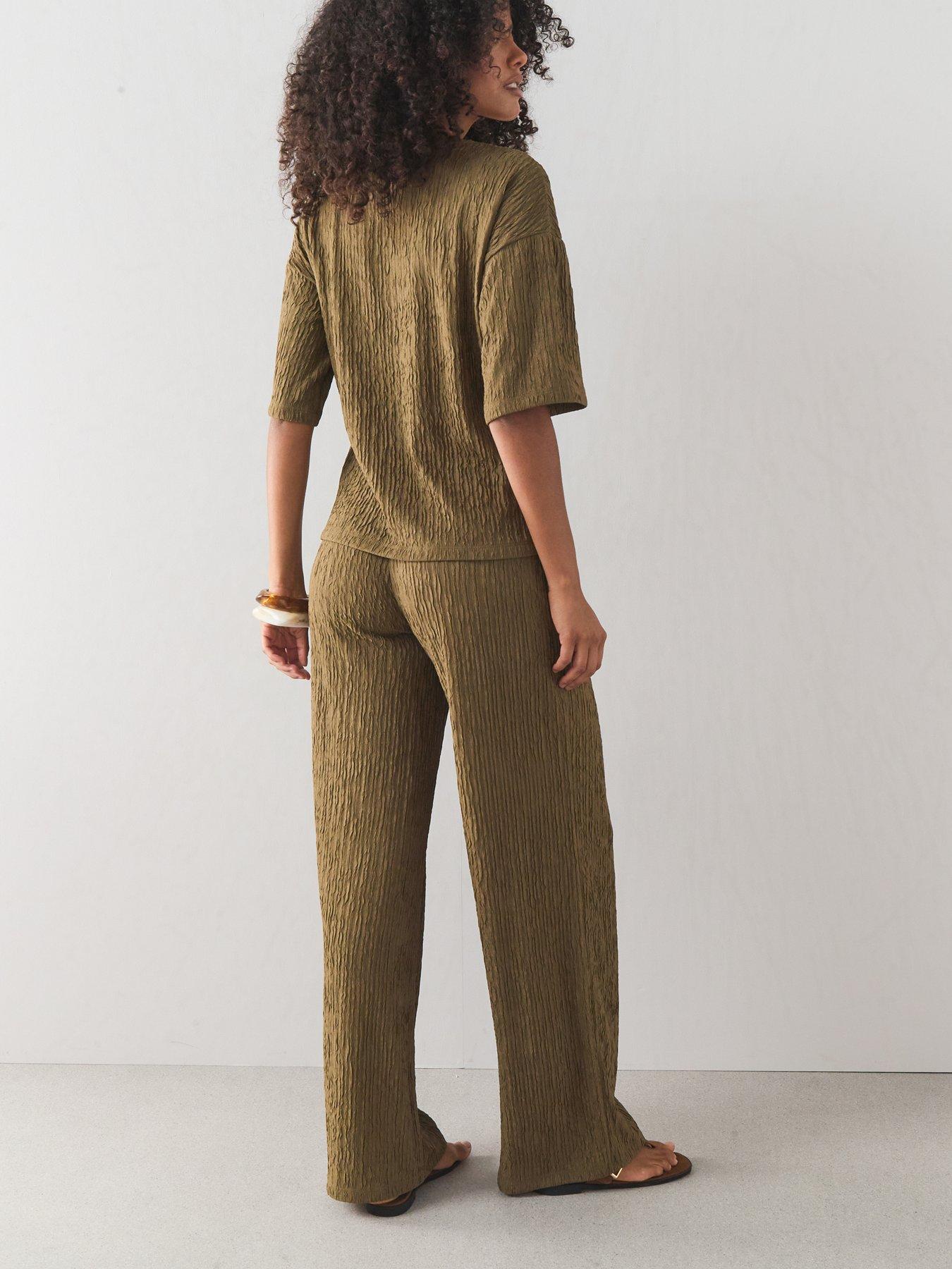 Image 6 of 7 of The Very Collection TEXTURE TIE SIDE SHORT SLEEVE TEE