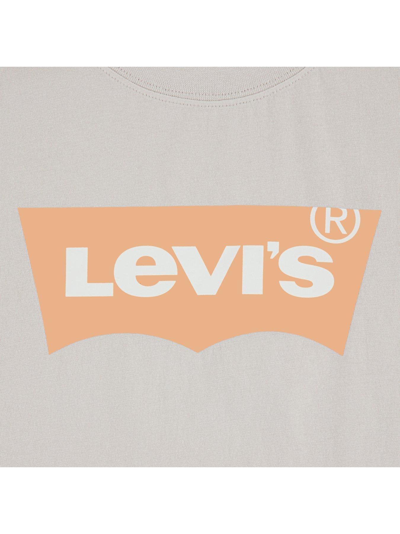 levis-boys-short-sleeve-batwing-t-shirt-beigeoutfit